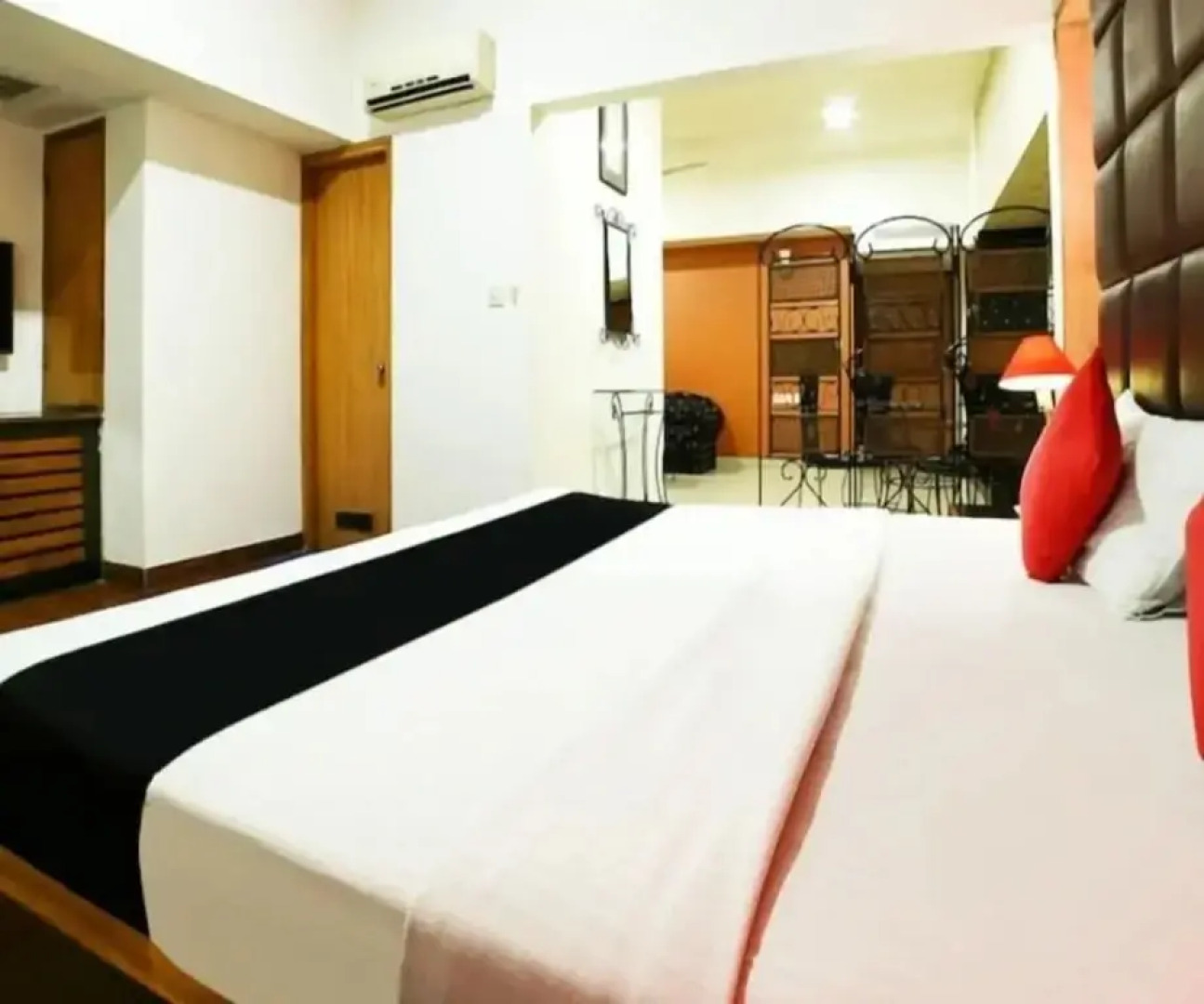 OYO Townhouse 651 Hotel Taksonz