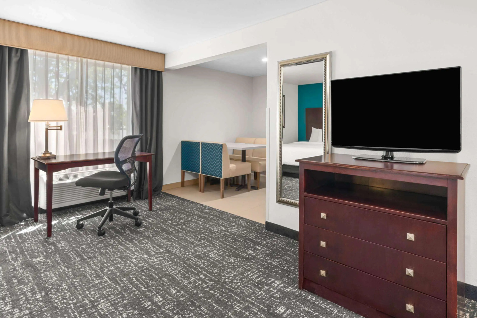 La Quinta Inn & Suites by Wyndham Portland NW