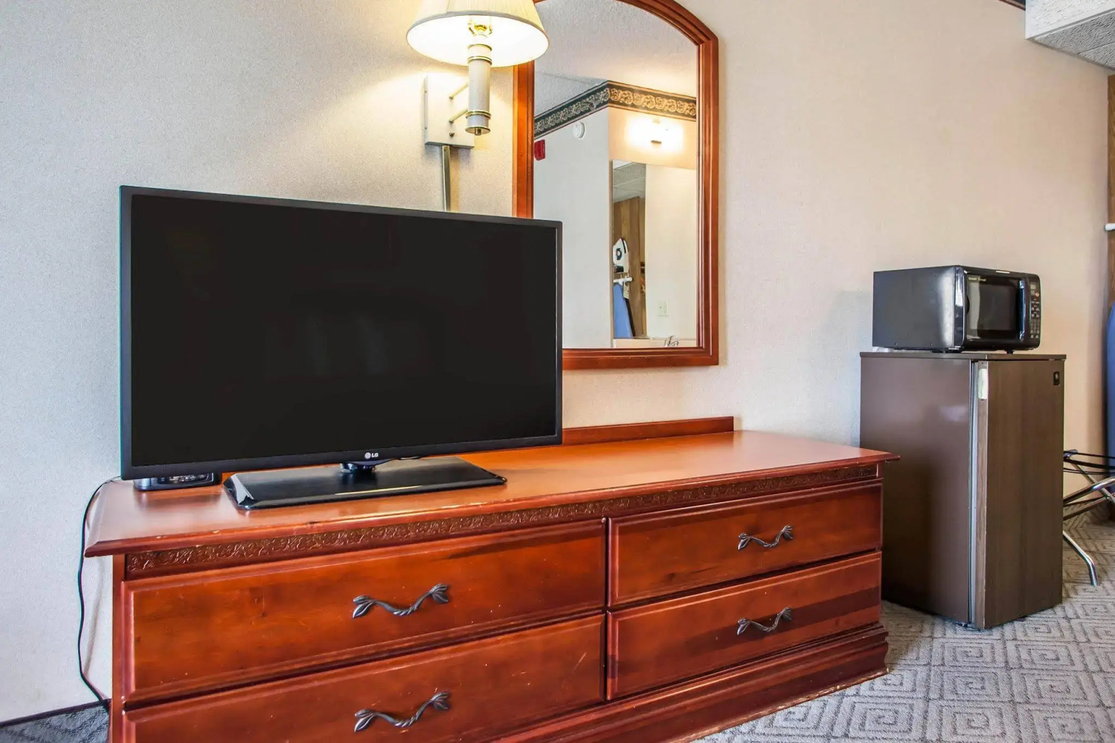 Rodeway Inn & Suites Milwaukee Airport