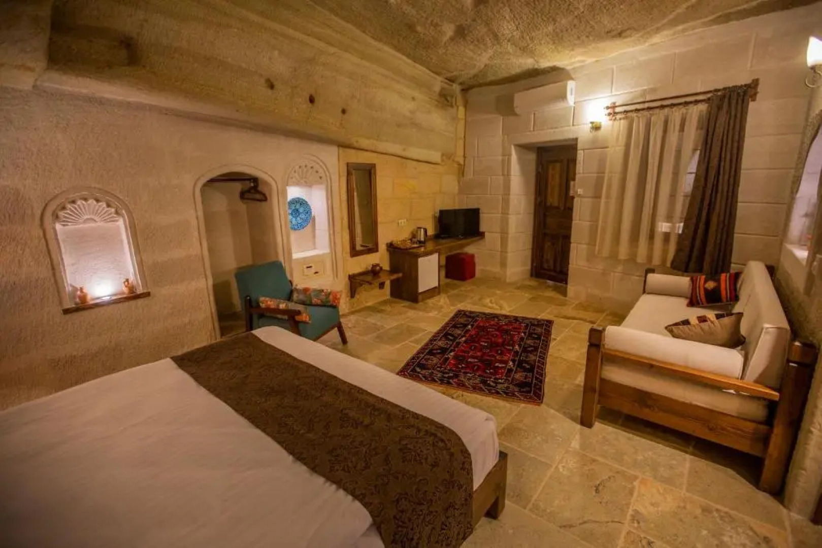 Zara Cave Hotel +10