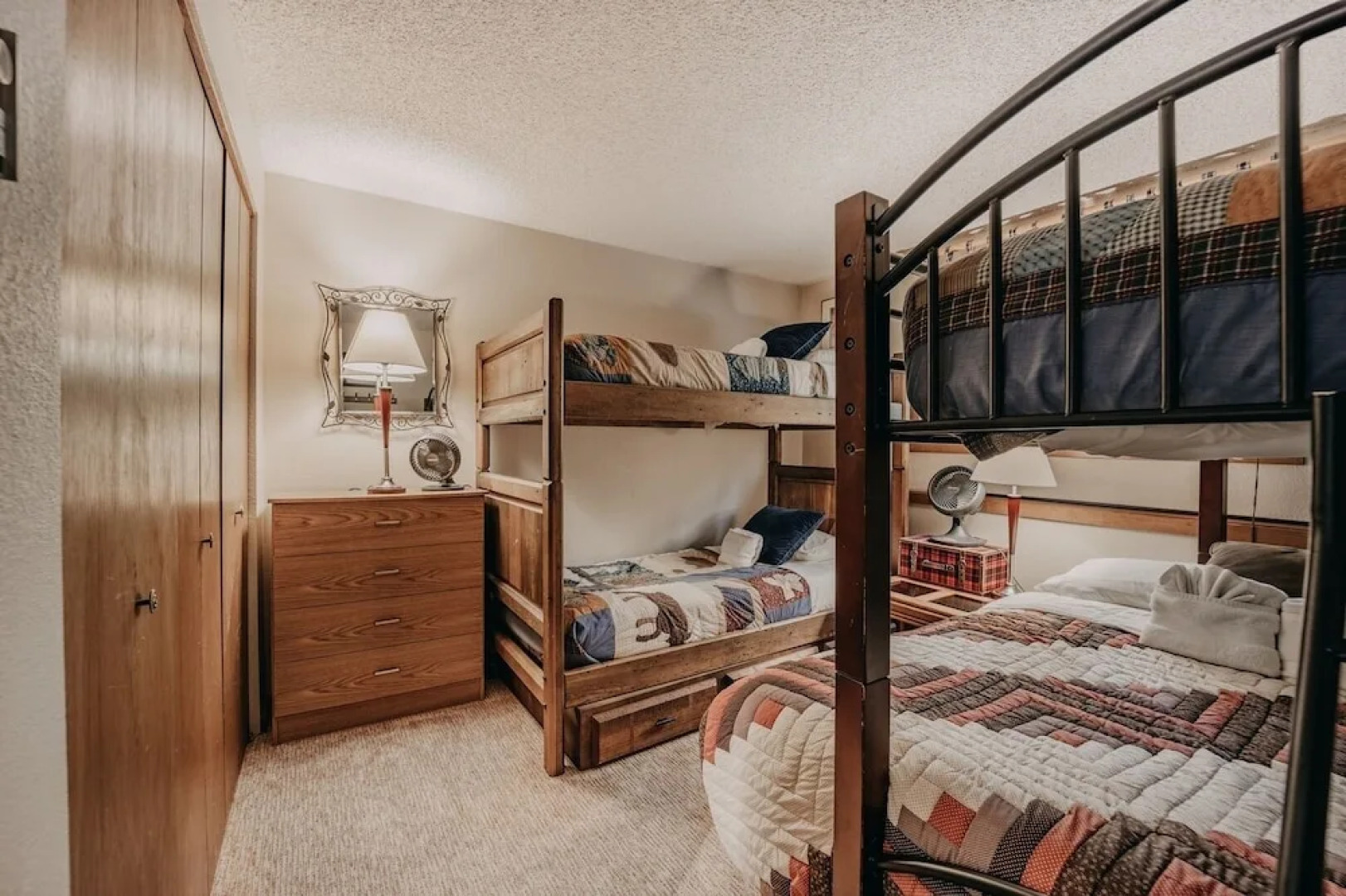 84sw - Sauna - Soaker Tub -  Fireplace - Sleeps 6 2 Bedroom Home by RedAwning