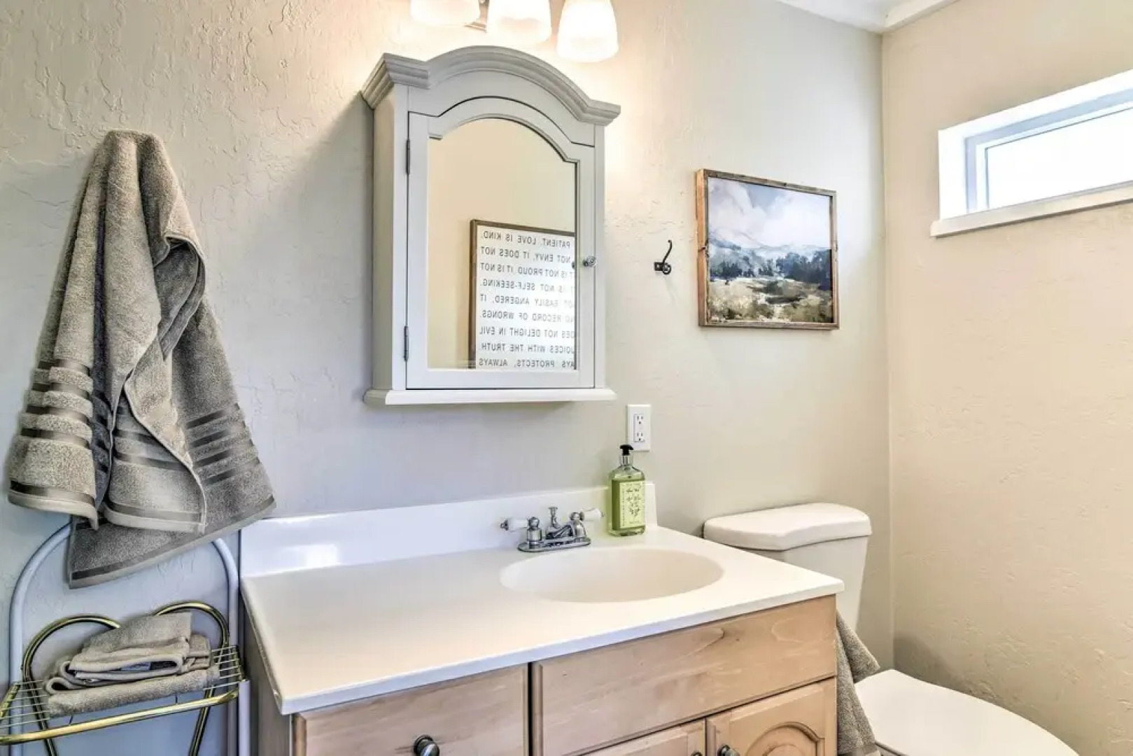 Well-appointed Milwaukie Home: Great Location