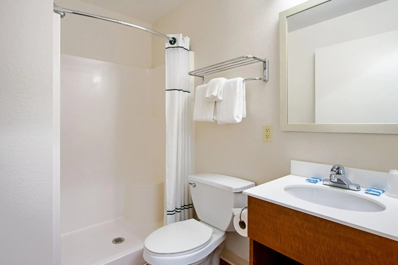 HomeTowne Studios by Red Roof Denver - Lakewood West