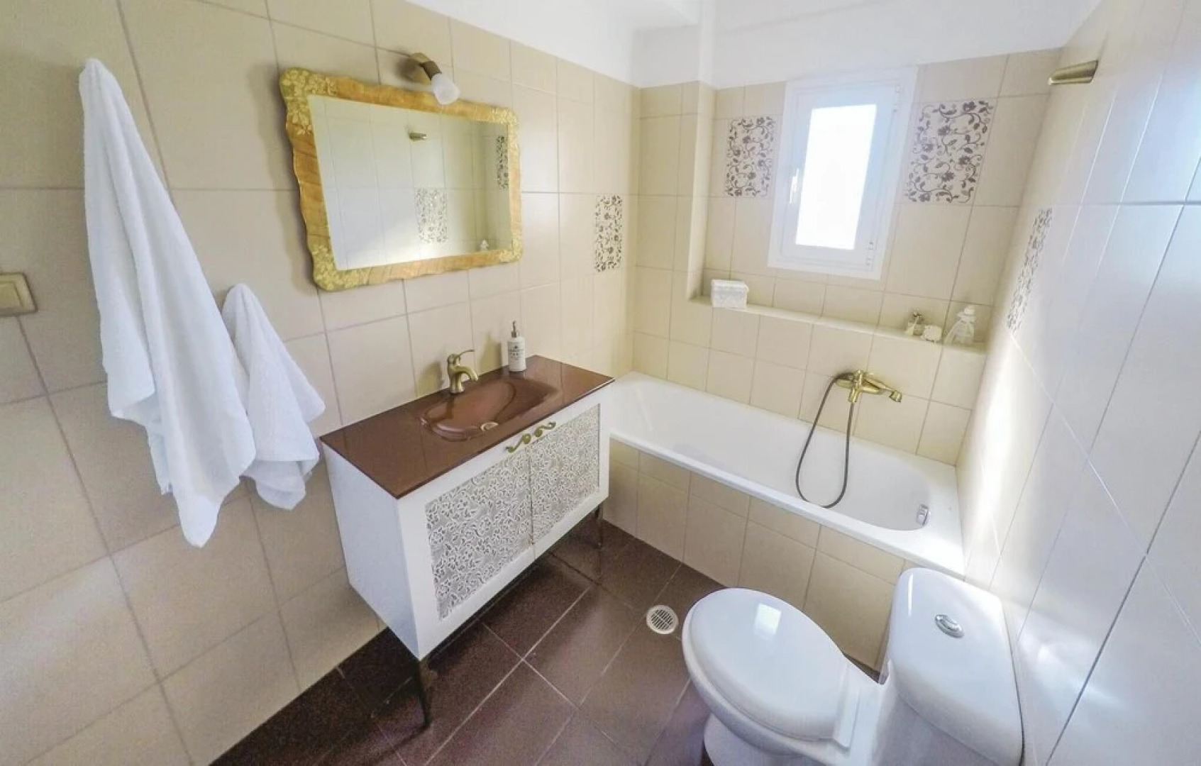 Stunning Home in Diakopto With Wifi and 4 Bedrooms