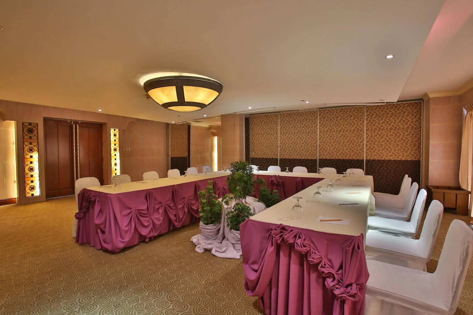 Crown Regency Suites & Residences - Mactan