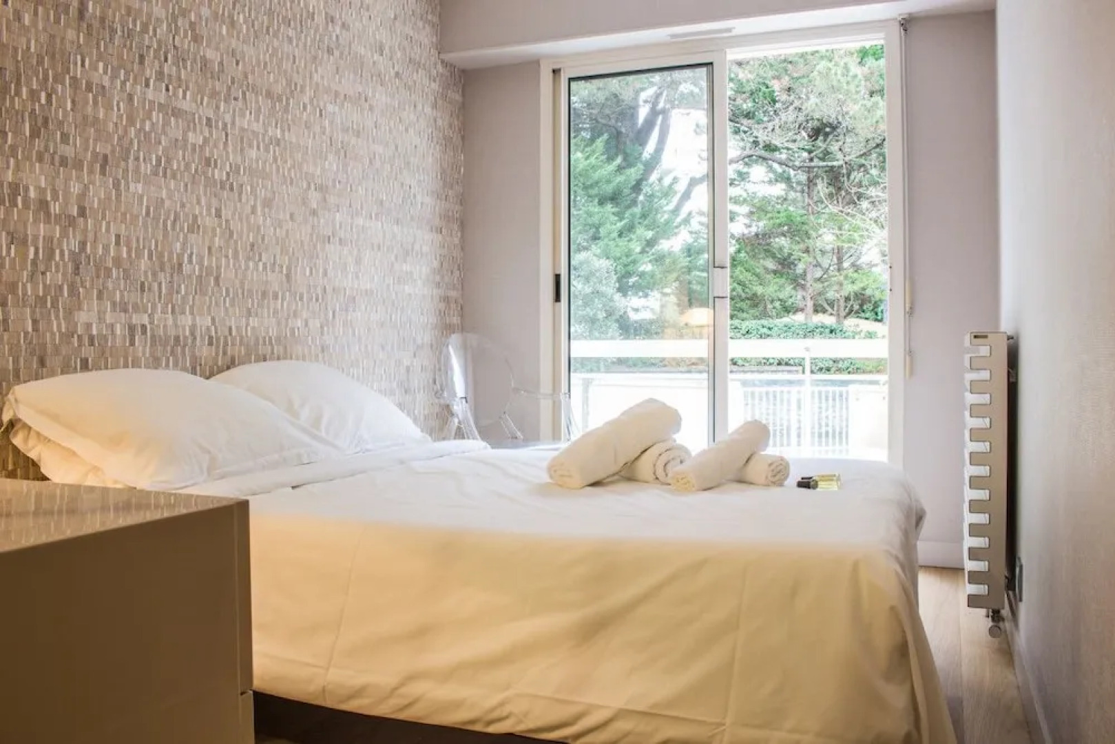 Spacious Apartment With Balcony / Terrace Crossing in Green Surroundings