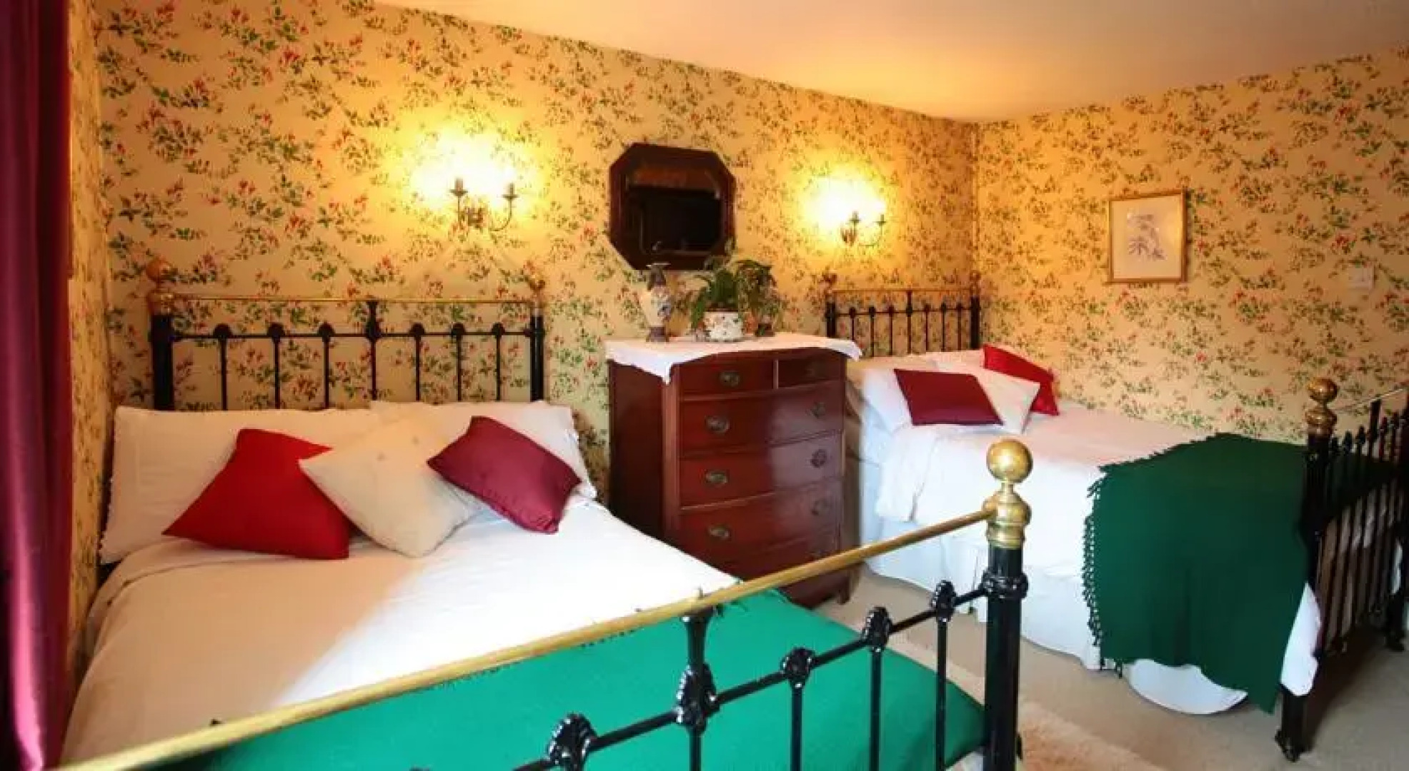 Danny Minnies Country House