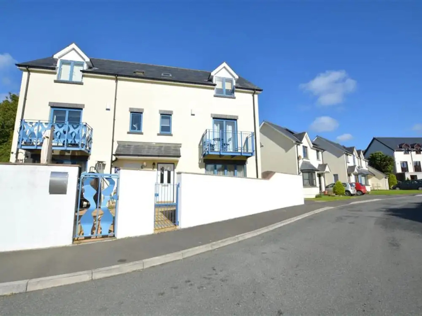 Comfortable Urban Residence Within Walking Distance of the City Centre and the Beach at Pembroke