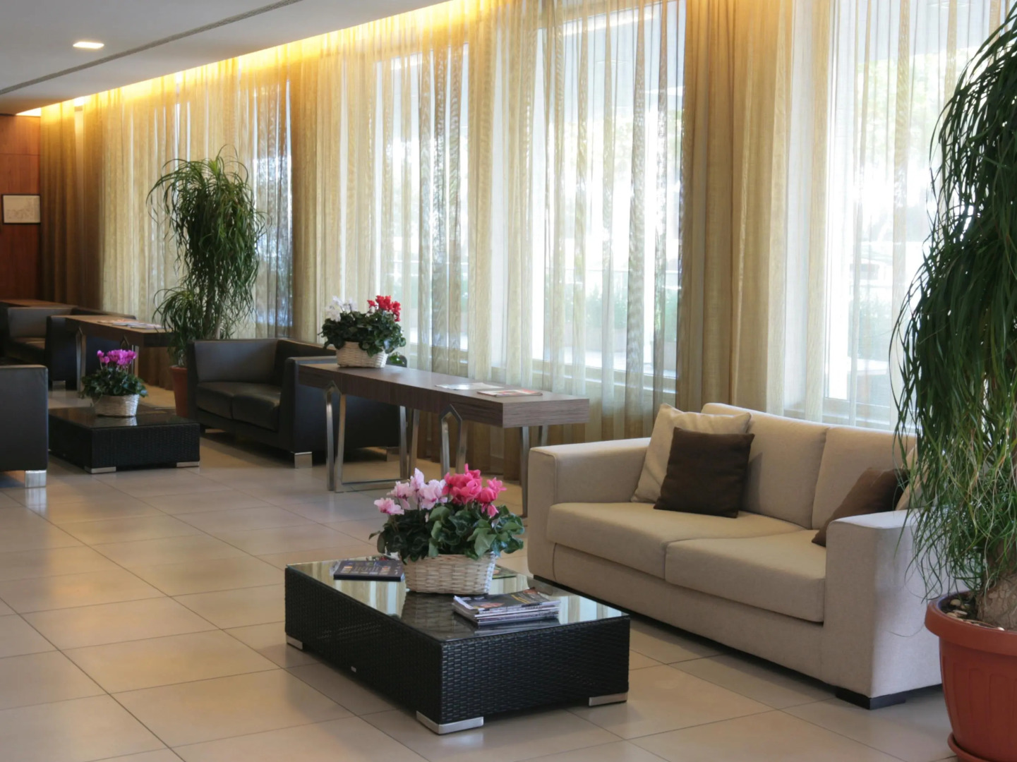 Отель Mirasole International