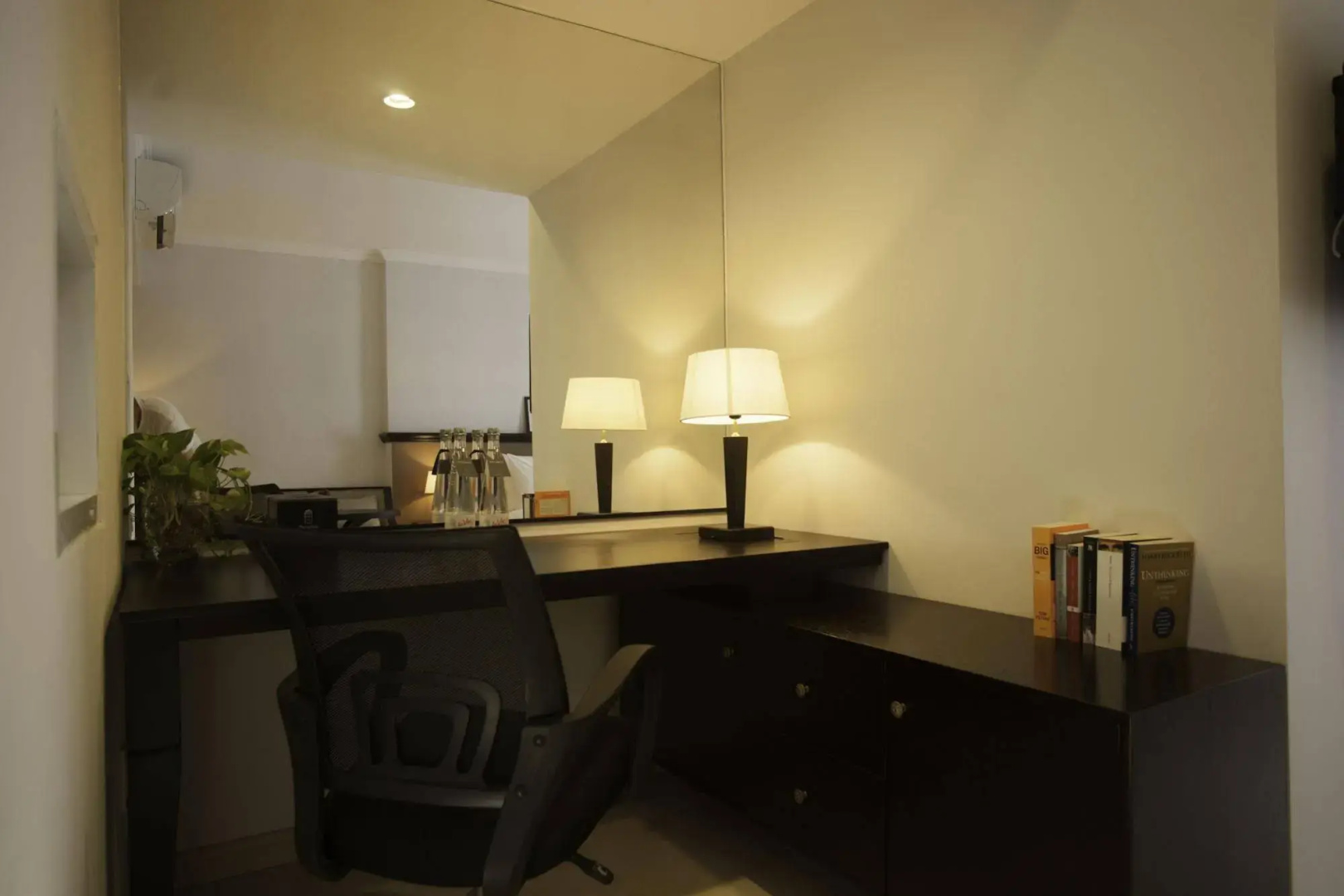 The Alcove Library Hotel