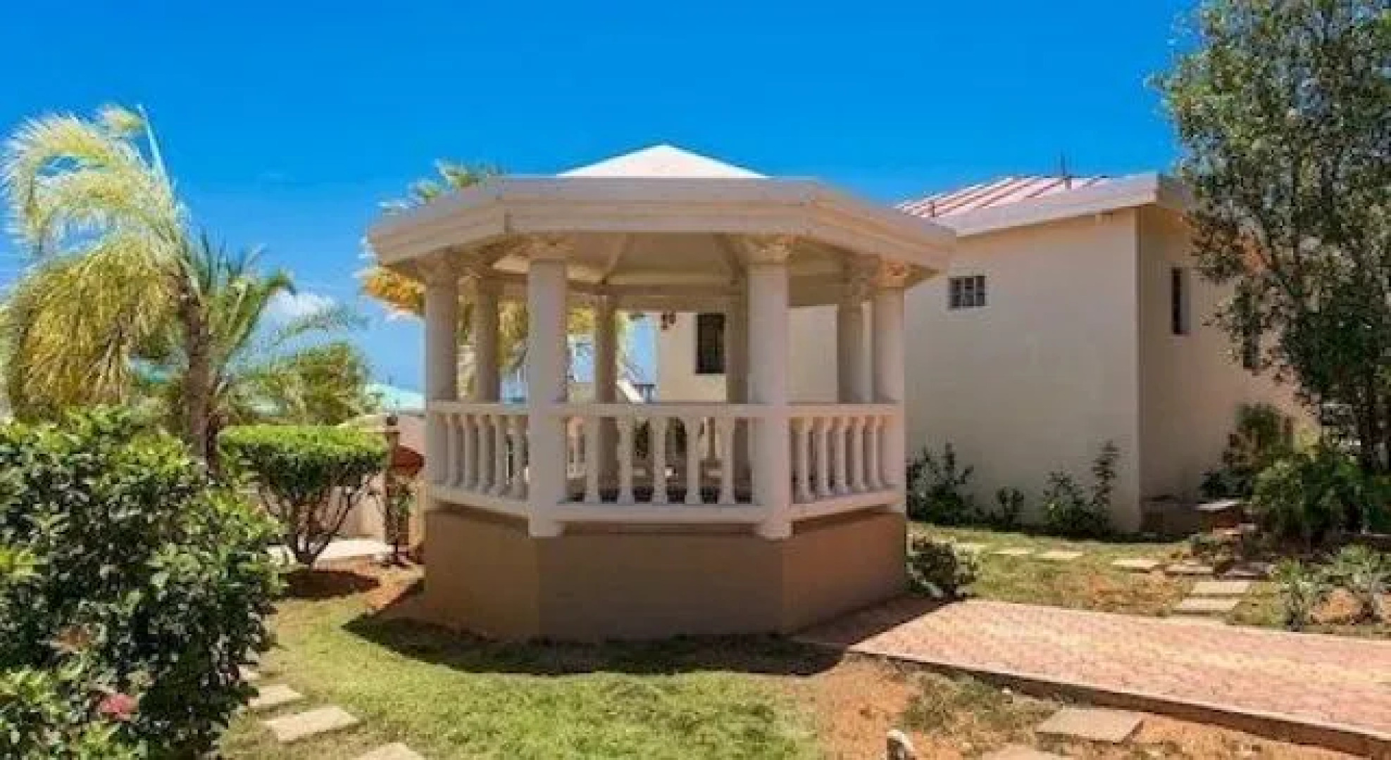 Secret's Oceanfront Vacation Villa