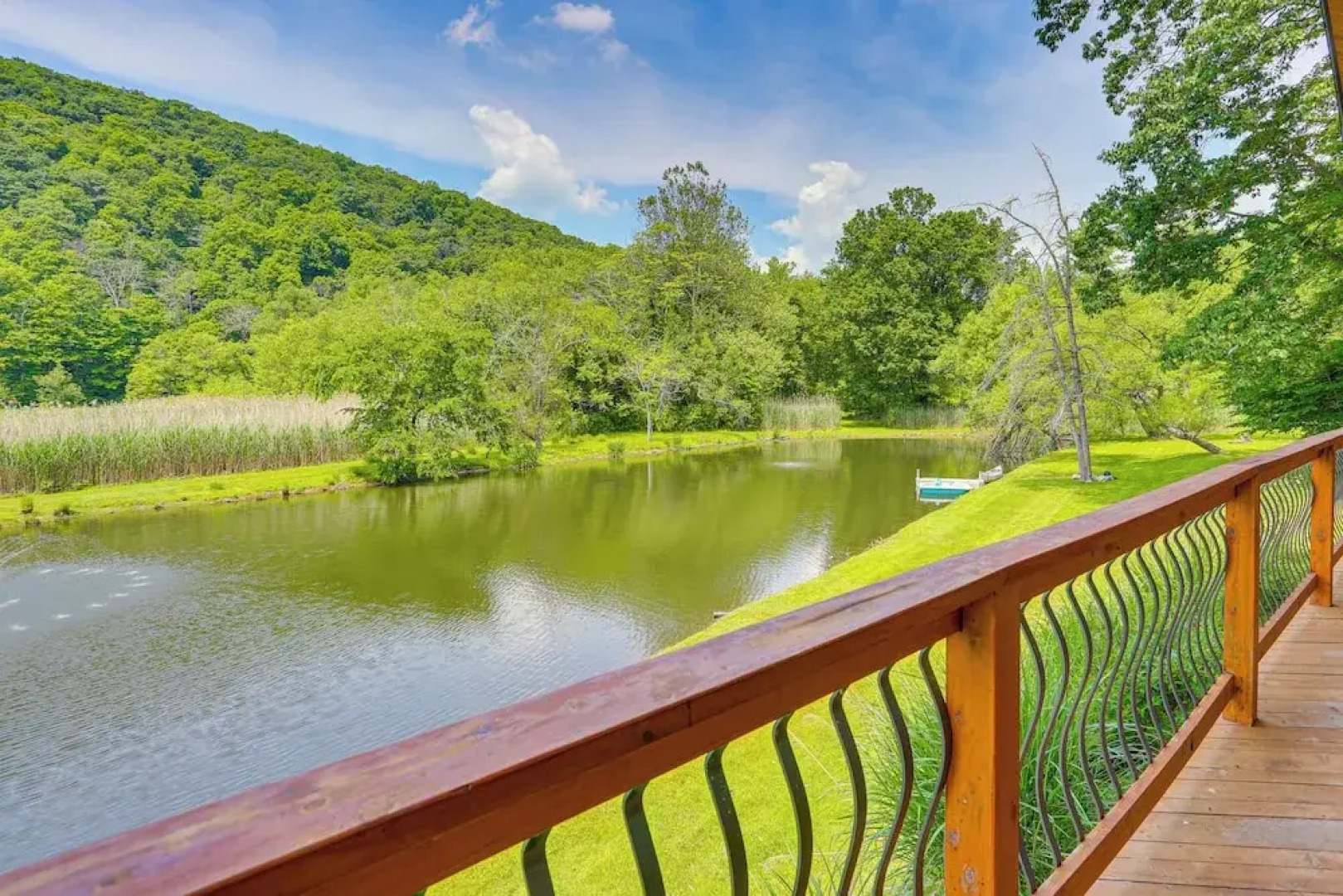 Secluded Cabin w/ Boats < 6 Mi to Jenny Jump!
