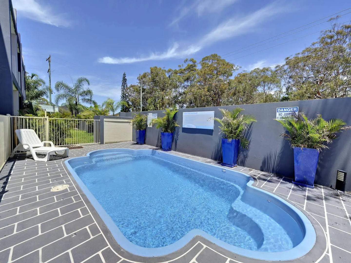Shoal Bay Beachclub Apartments