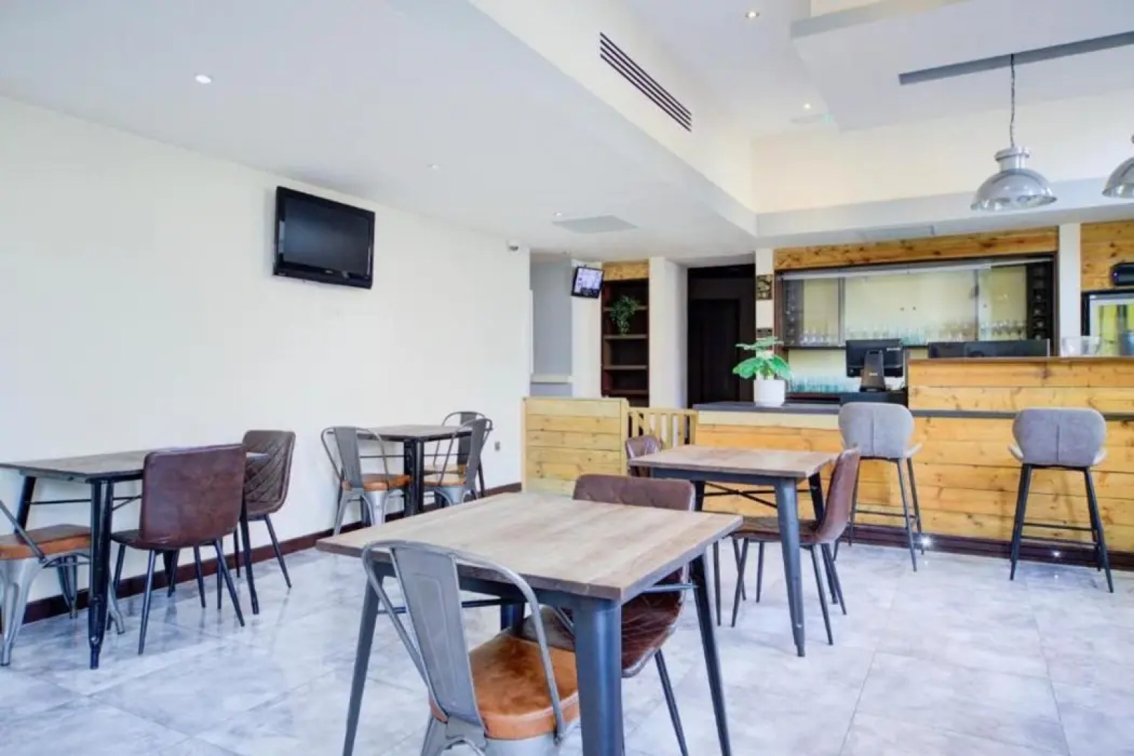 Belvilla Newport City Centre Hotel - Lifestyle