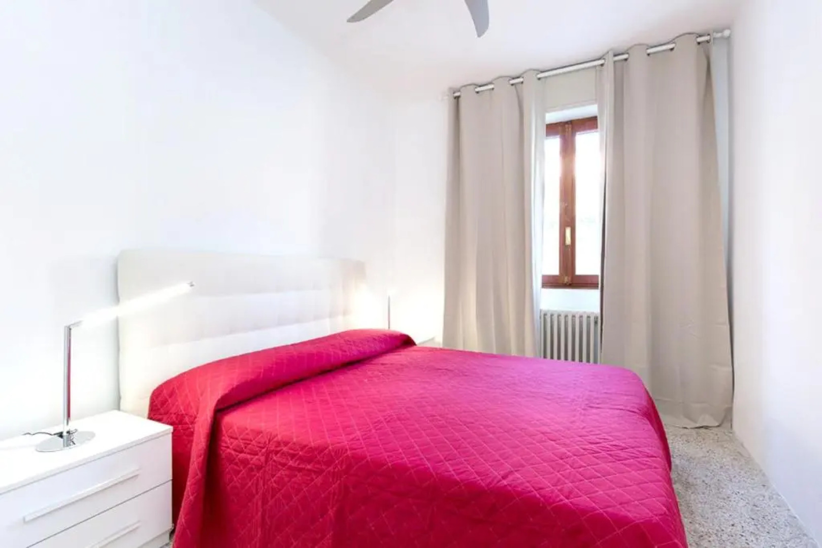 4 bedrooms villa at Ranco 100 m away from the beach with lake view private pool and enclosed garden