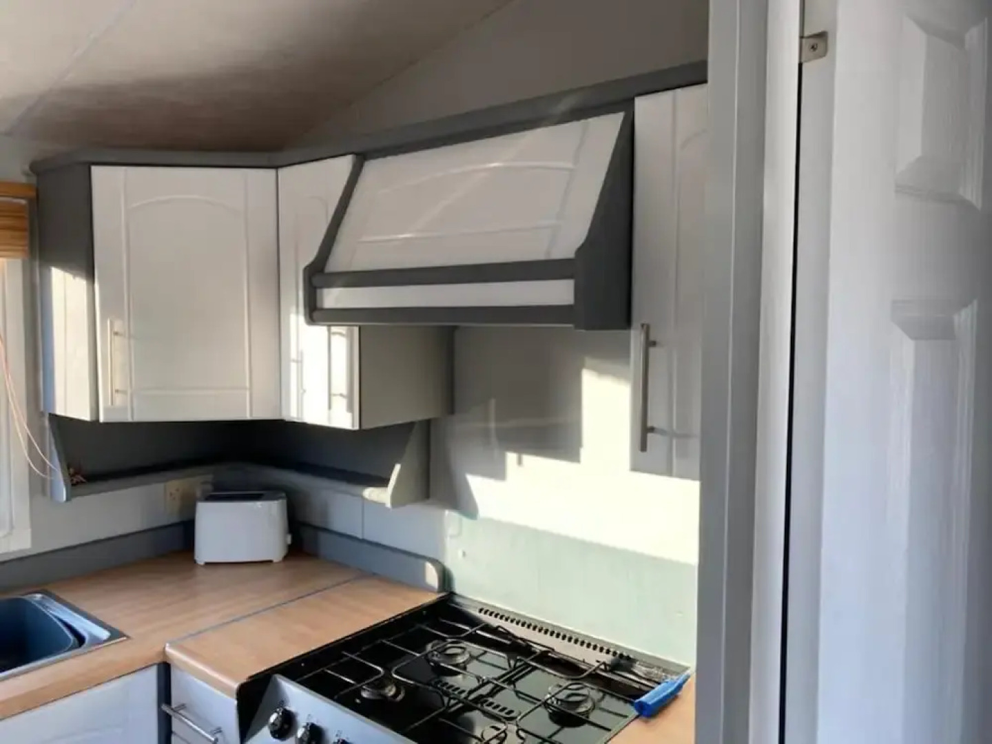 Immaculate 2-bed Static Caravan Near the Lake