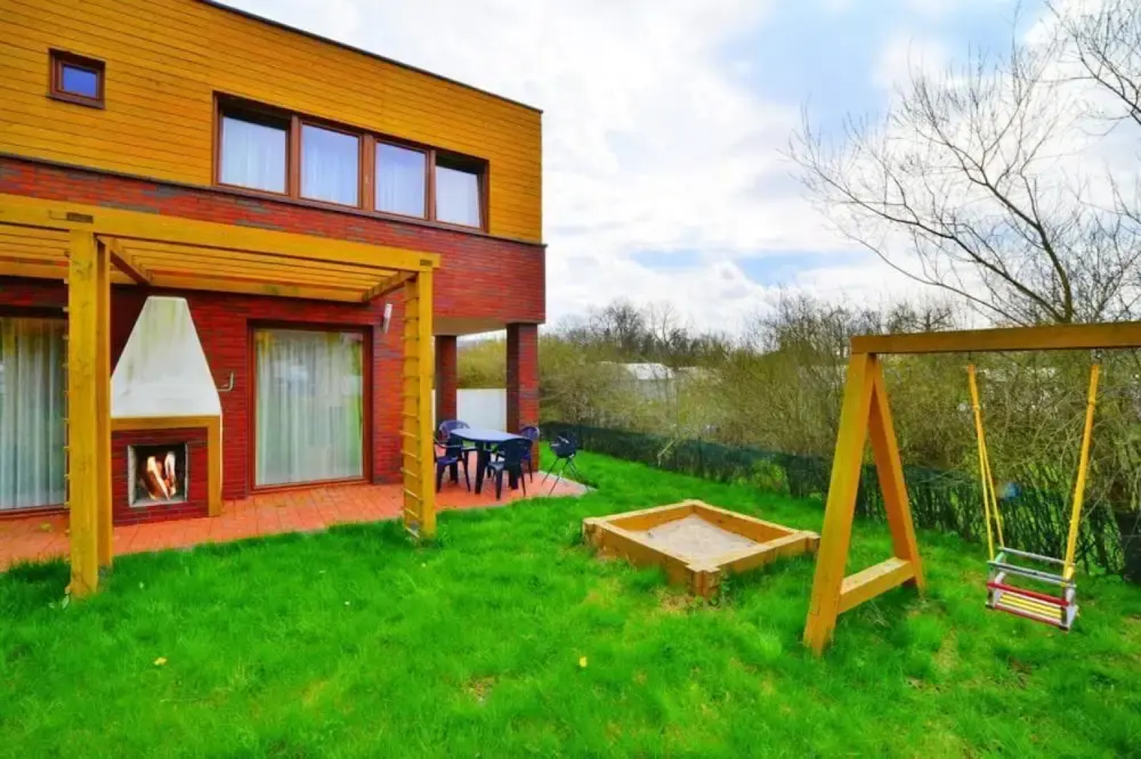 Spacious Holiday Home With Private Garden