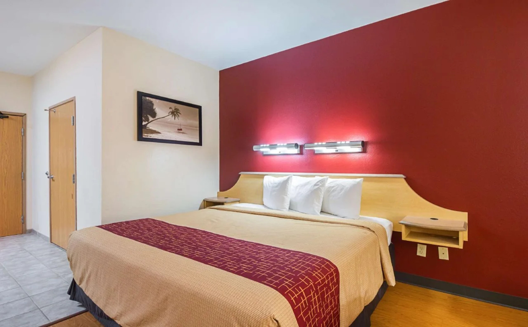 Red Roof Inn and Suites