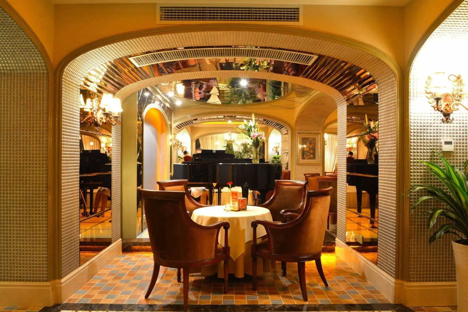 IBIS Leshan City Center Hotel