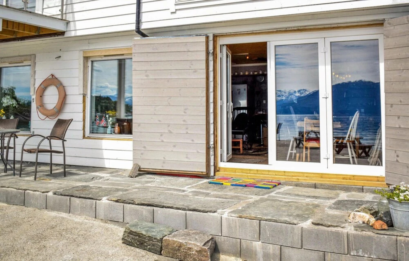 Stunning Apartment in Strandebarm With 2 Bedrooms and Wifi