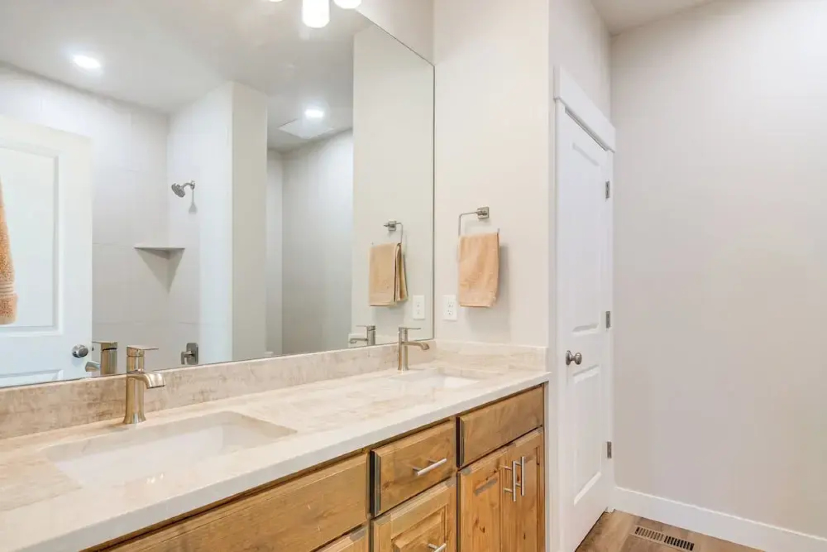 Near Lakes & Trails: Cabin in Duck Creek Village!
