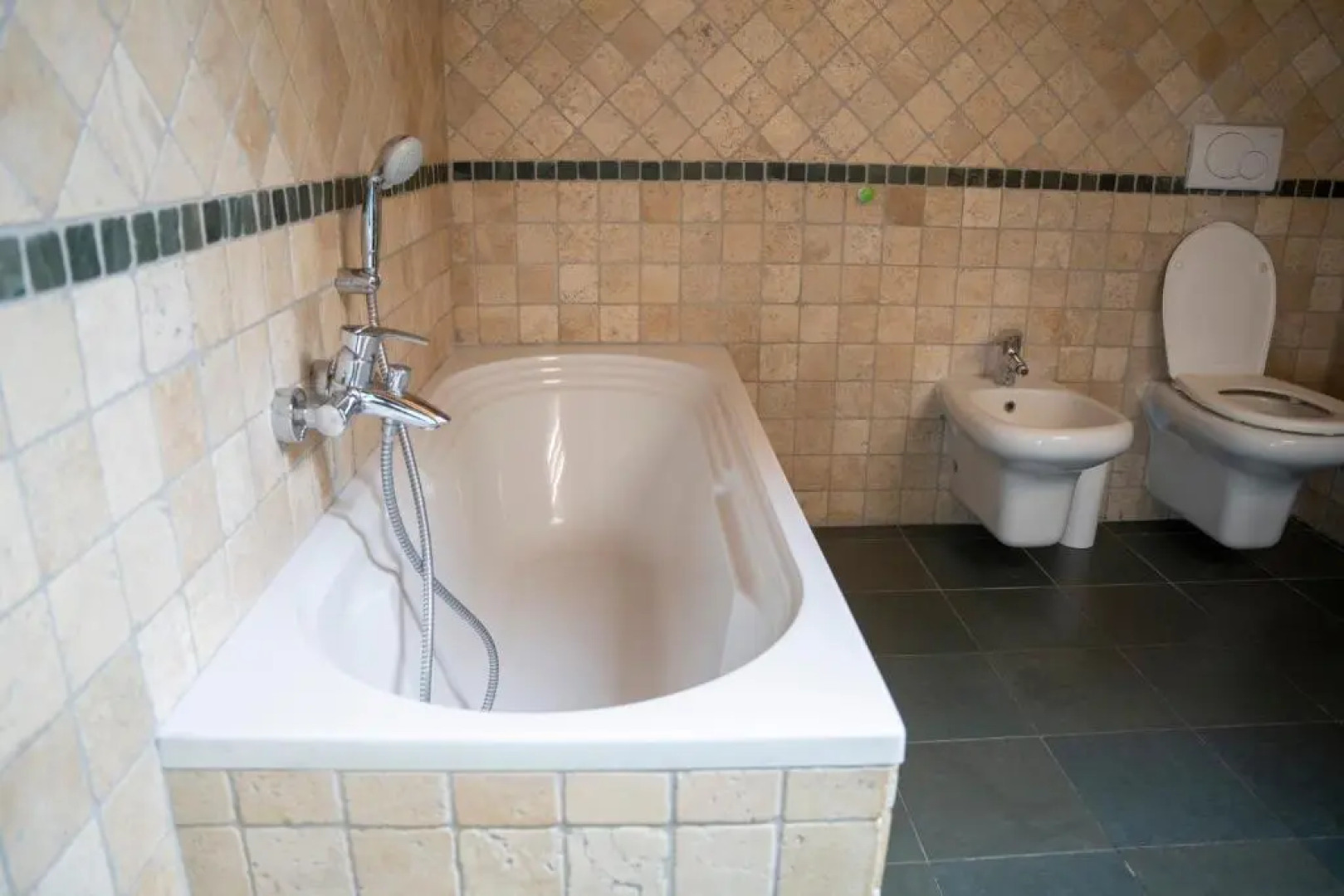 042 - Attico delle Pesche 10 minuti Mare, RISTRUTTURATO