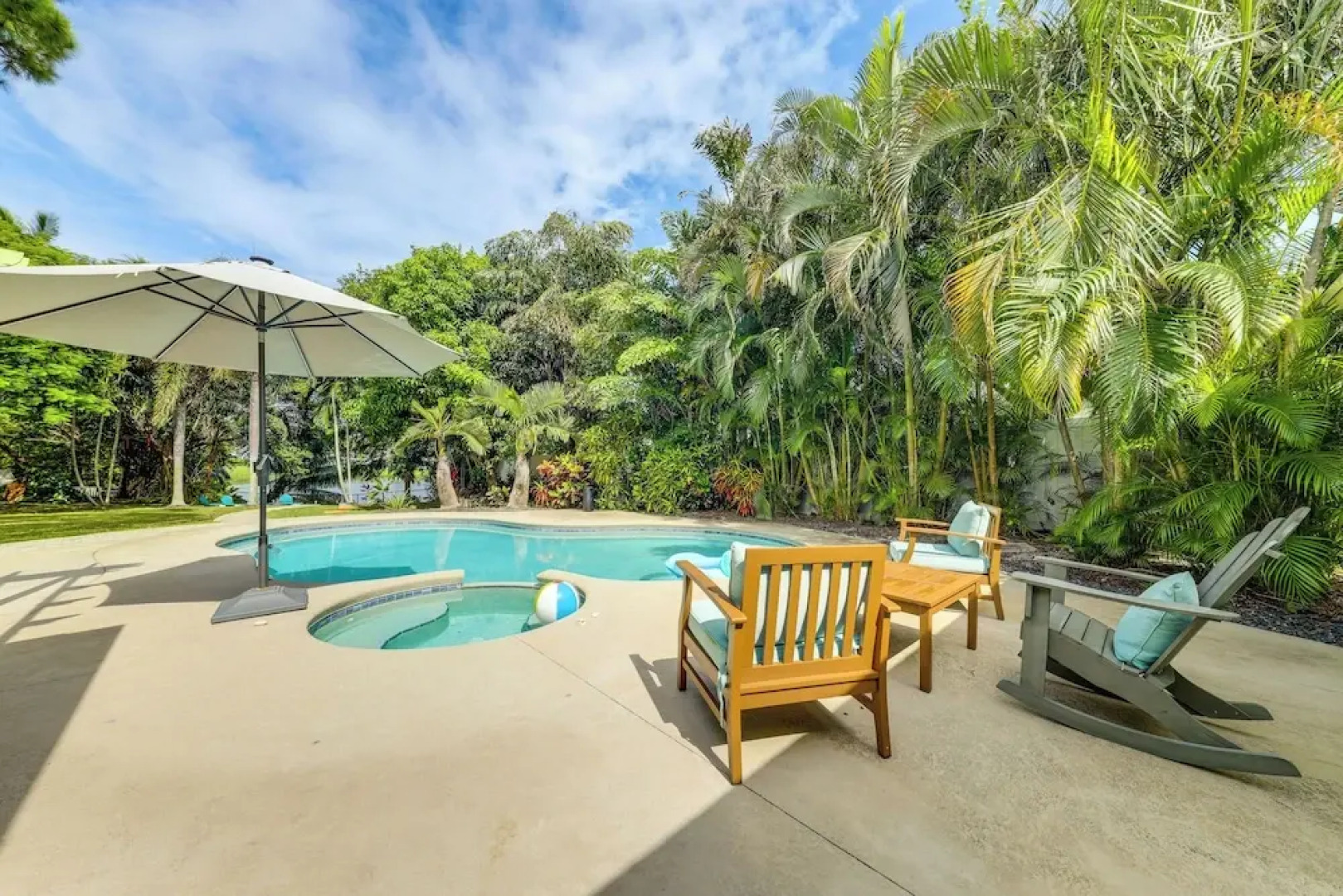Tropical Pool Oasis on 1/4 Acre by Downtown Stuart