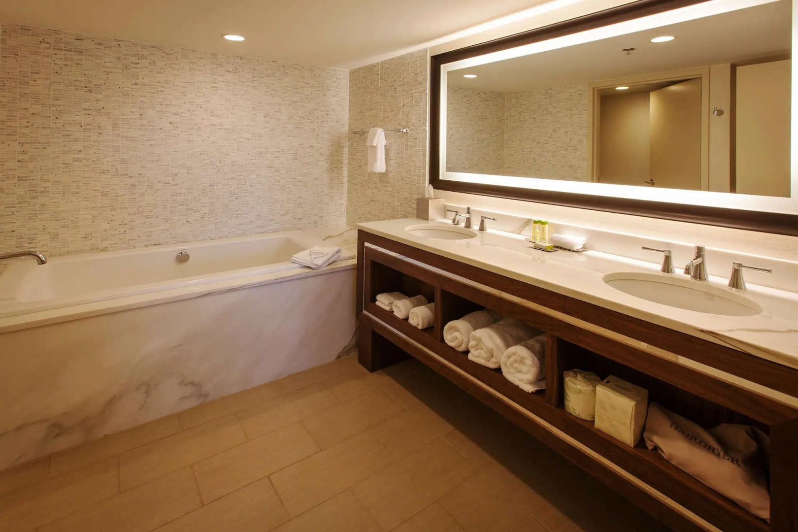 Doubletree by Hilton Pittsburgh — Green Tree