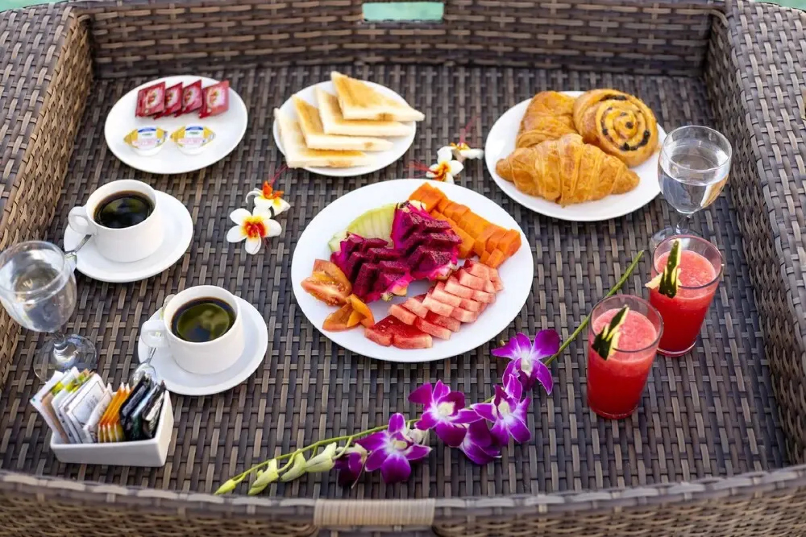 Wonderful Oceanfront 3 Br Villa in Seminyak