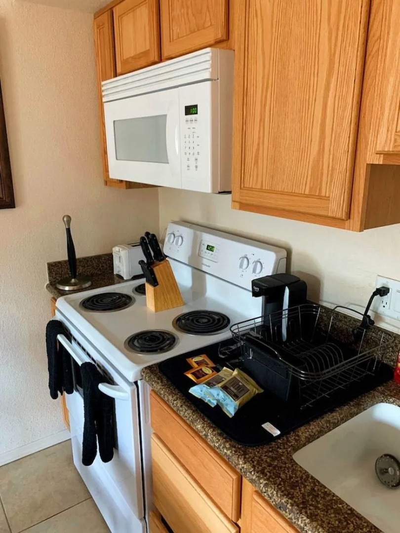 Canyon Plaza Premier Studios and Apts