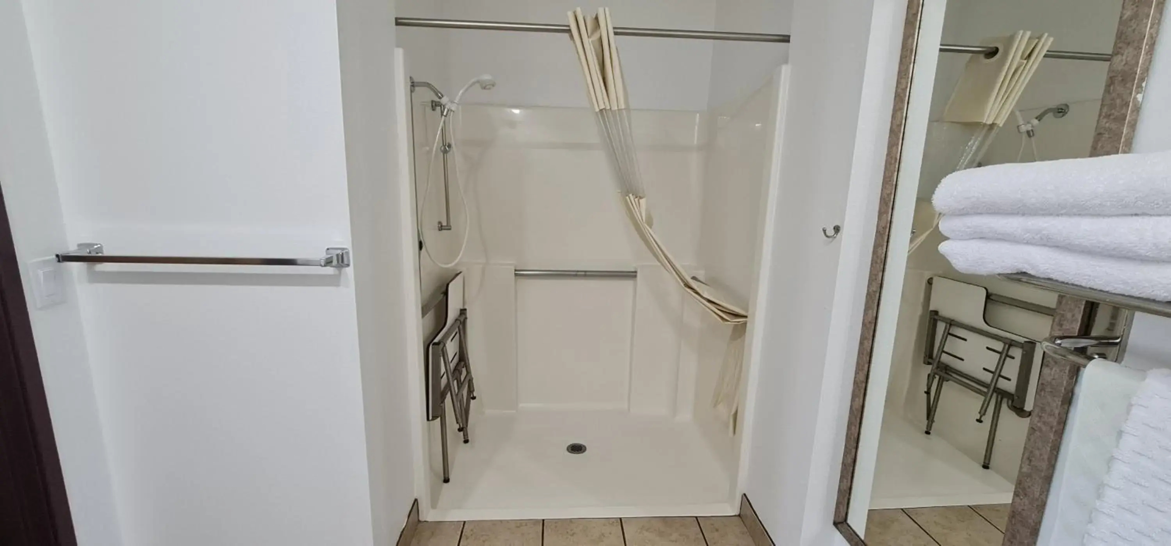 Oakridge Inn & Suites