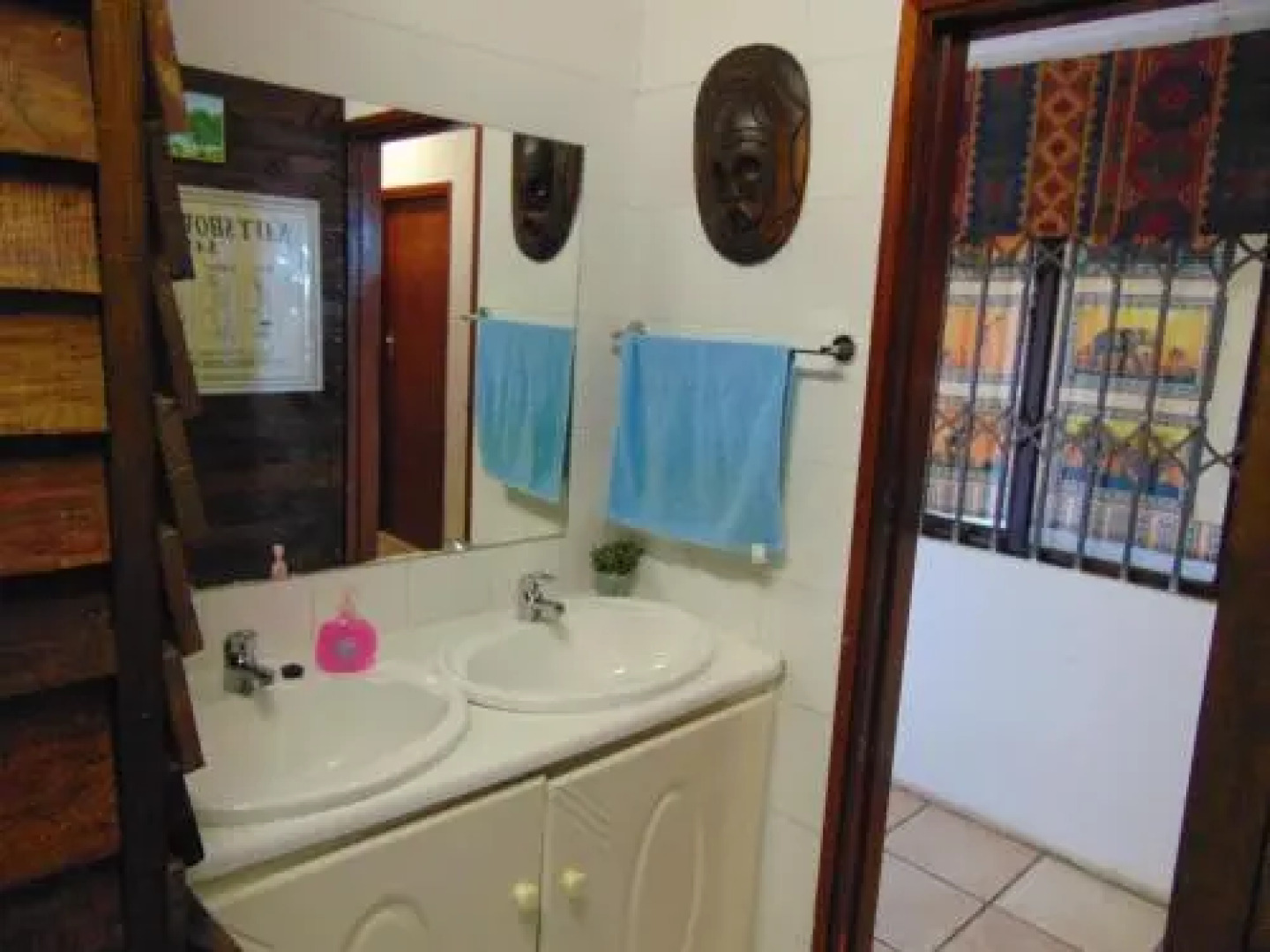 Airport Beach Backpackers