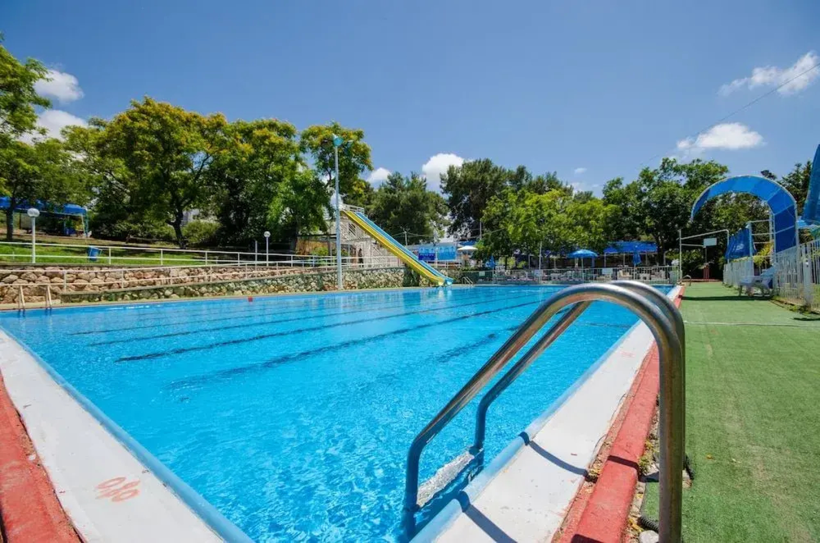 Gesher HaZiv TravelHotel