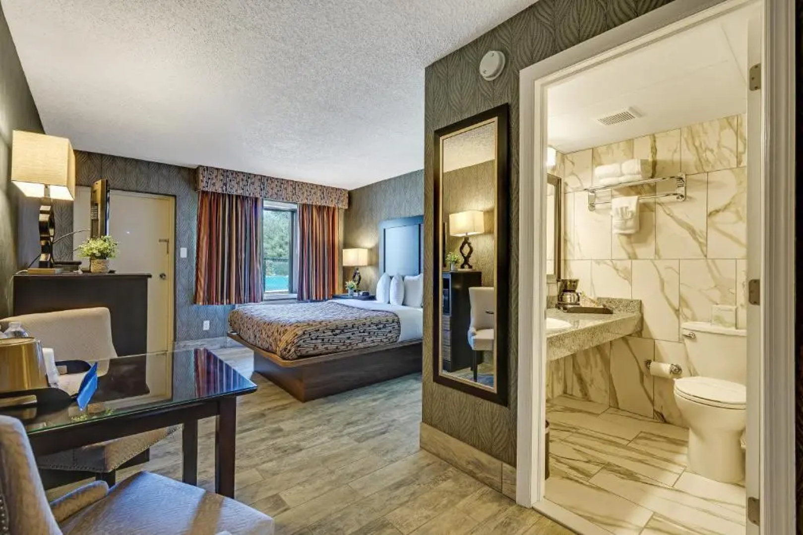 Blue Creek Inn