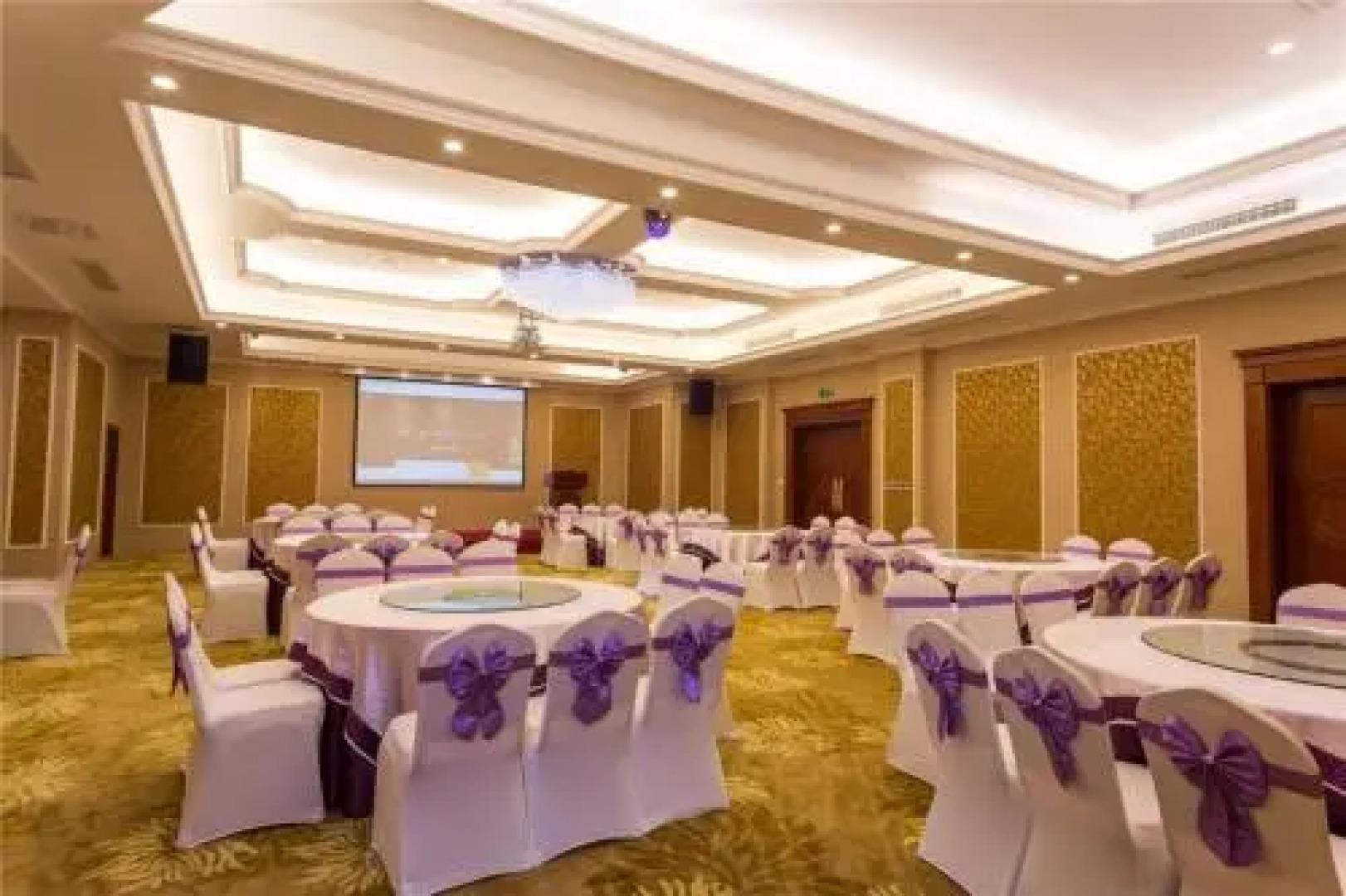 Vienna Hotel Guigang Central Square