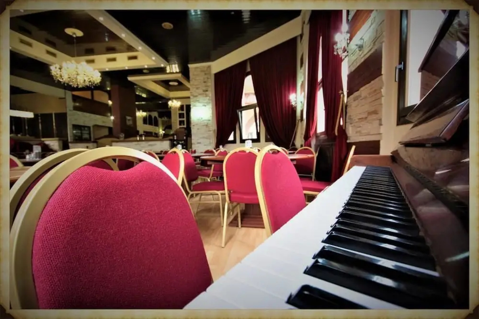 Arxhontiko Chris & Eve