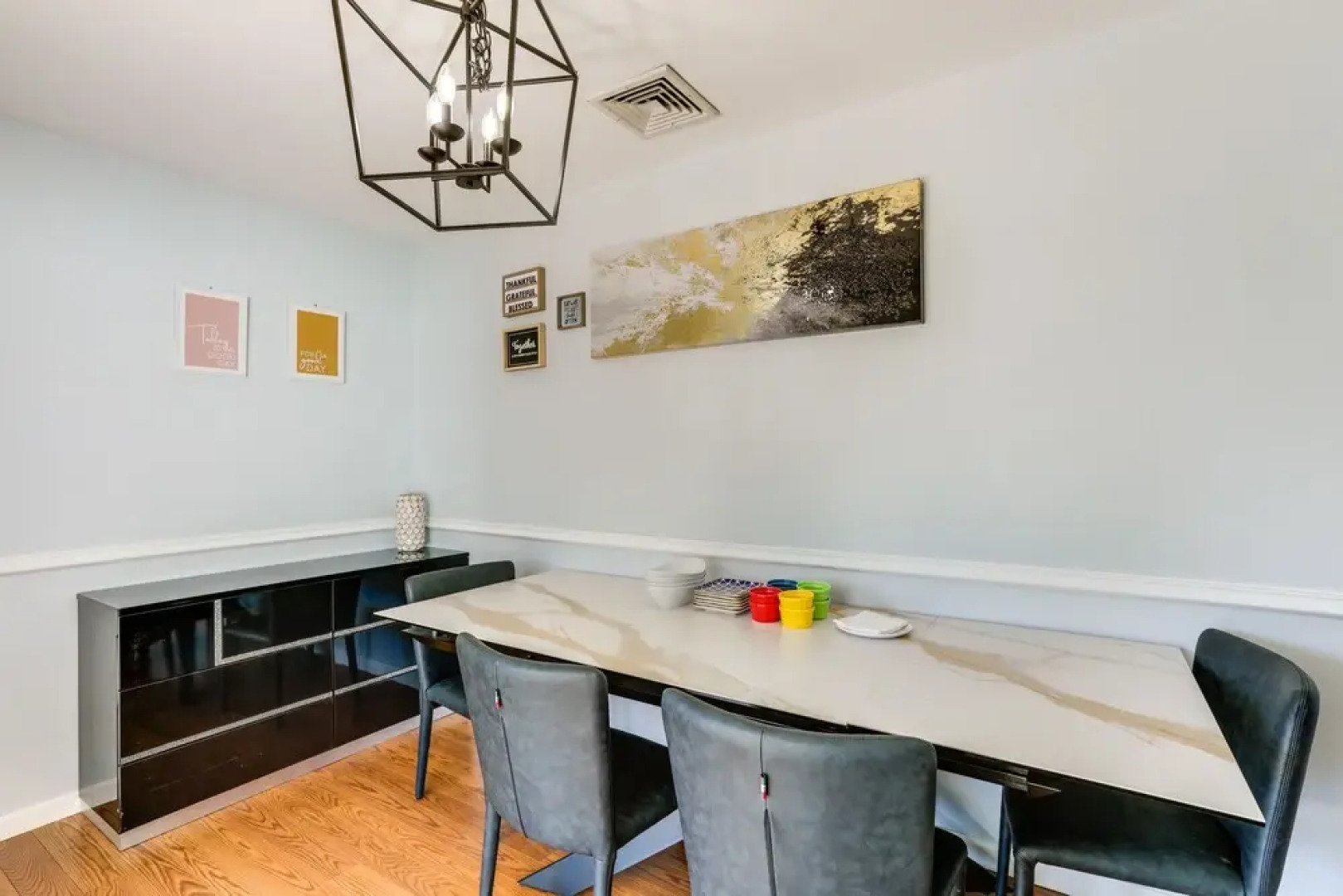 Edison Vacation Home: 1 Mi to Train Station to NYC