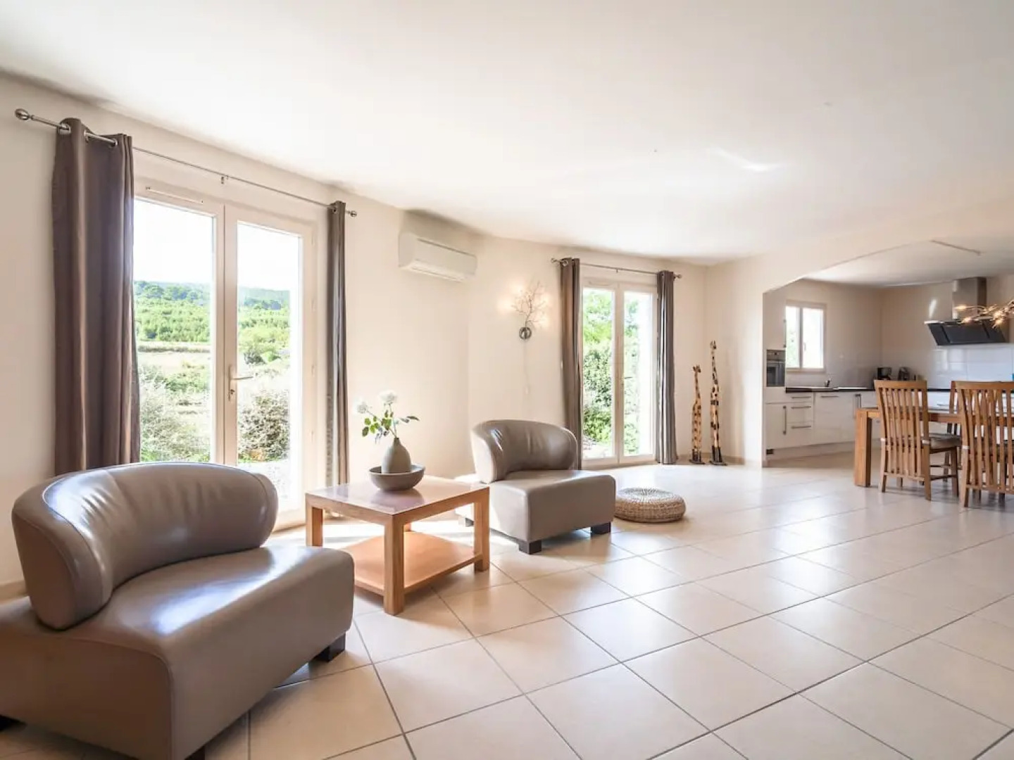 Luxury Villa Offering Privacy & Private Swimming Pool