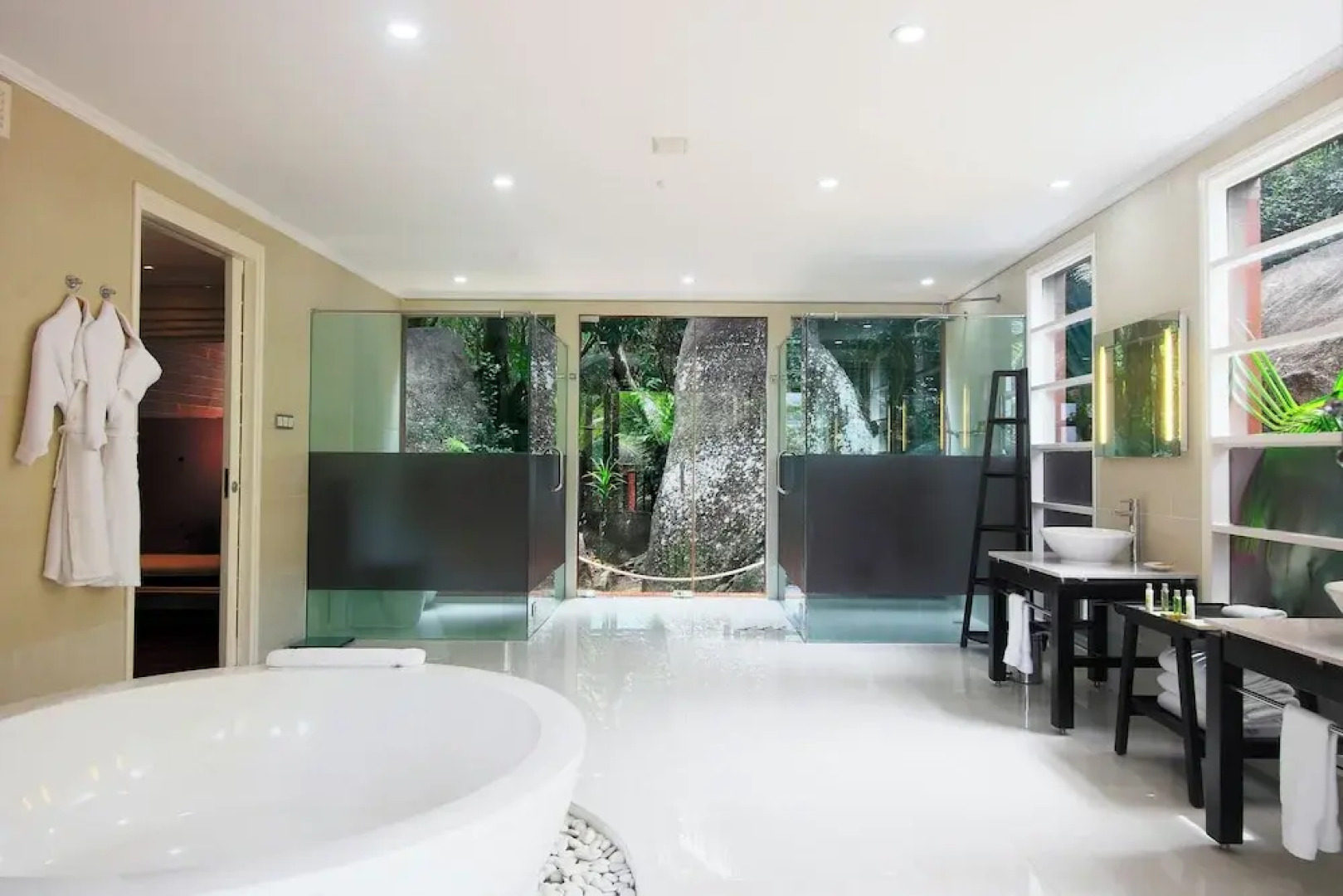 Niva Labriz Seychelles