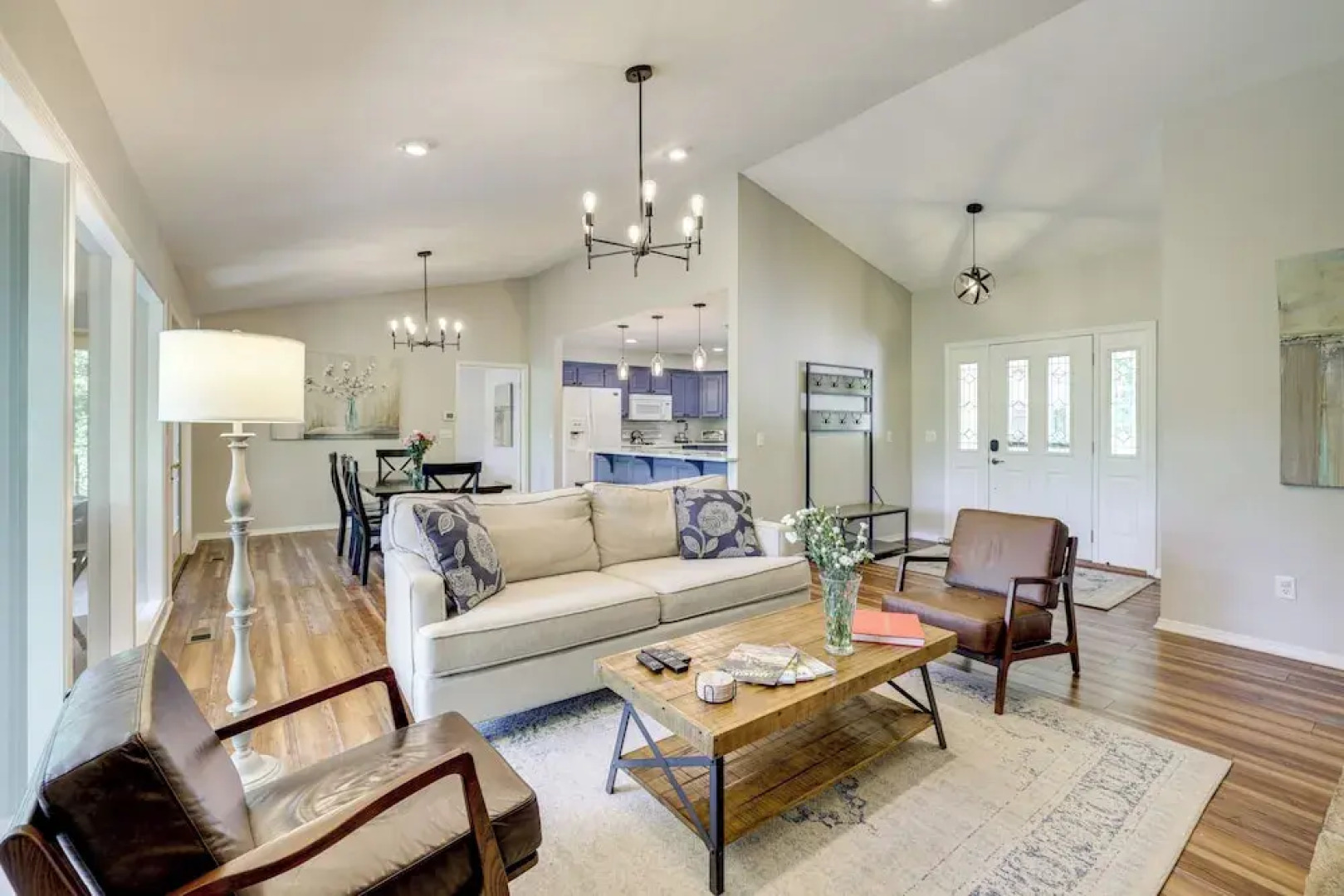 The Bella Vista Lakeside Treehouse: Dock & Kayaks!