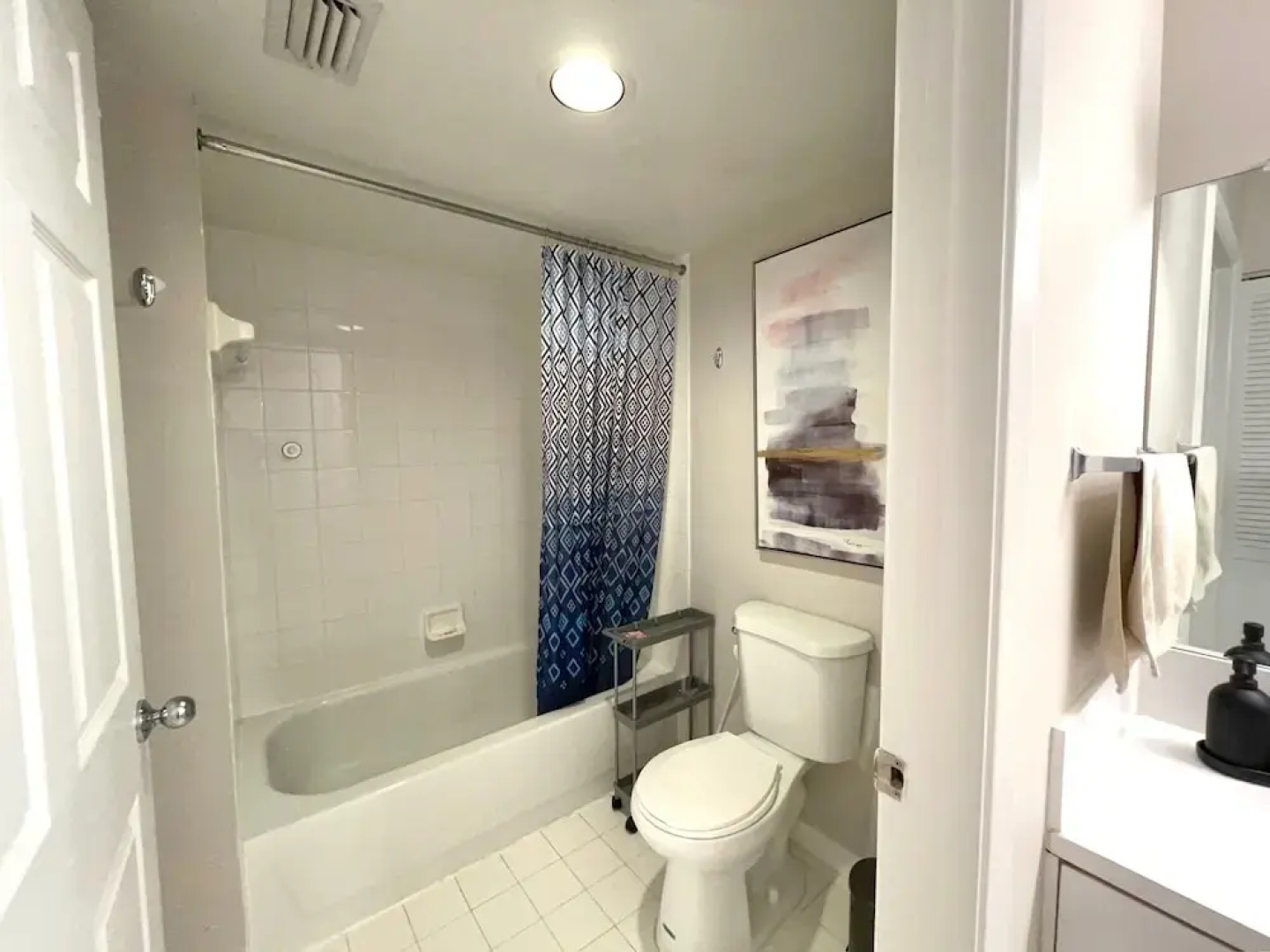 Exclusive Condo 10 Min to the Beach