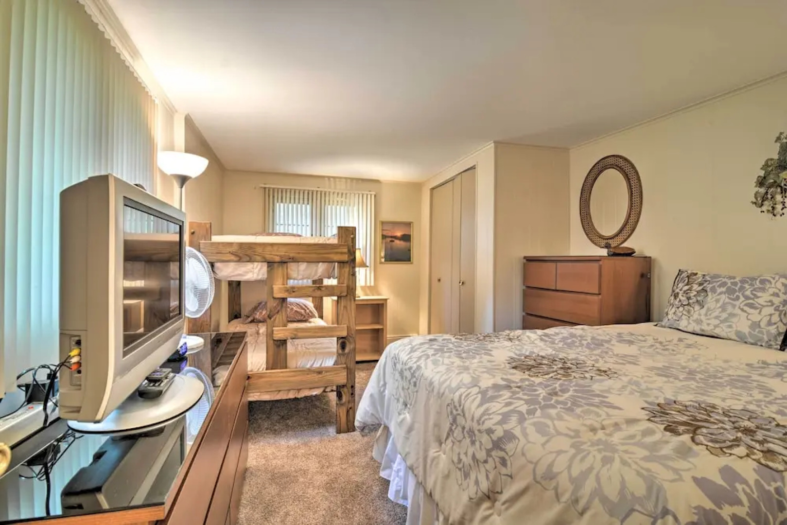 Roscommon Cabin w/ Fire Pit: Walk to Higgins Lake!