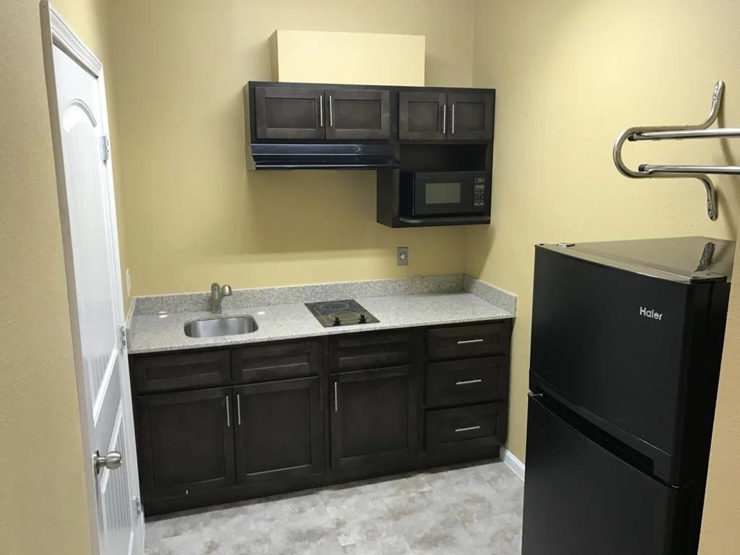 Deluxe Inn & Suites Baytown