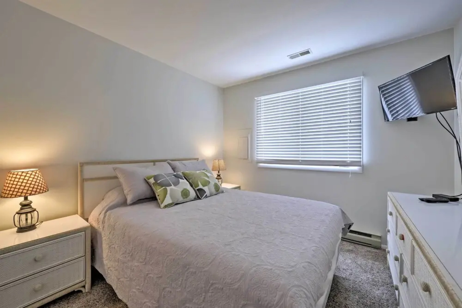 Central Sea Isle City Condo - 1 Block to the Beach