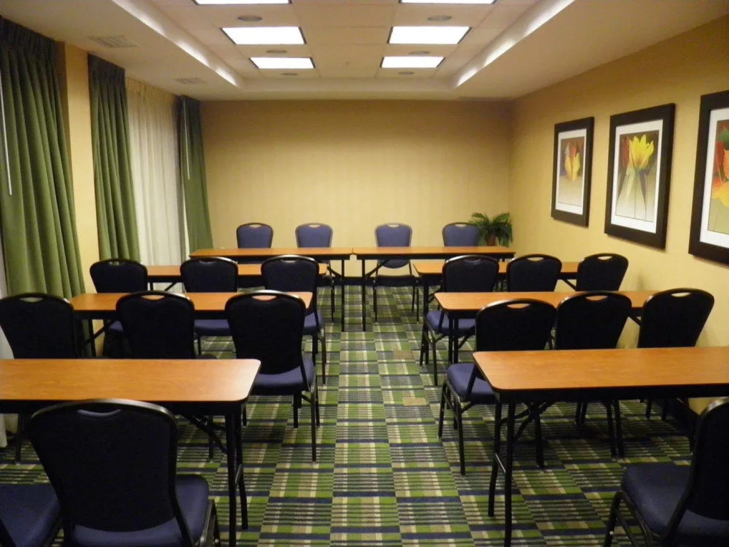 Holiday Inn Express Hotel & Suites Oceanfront Daytona Beach Shor