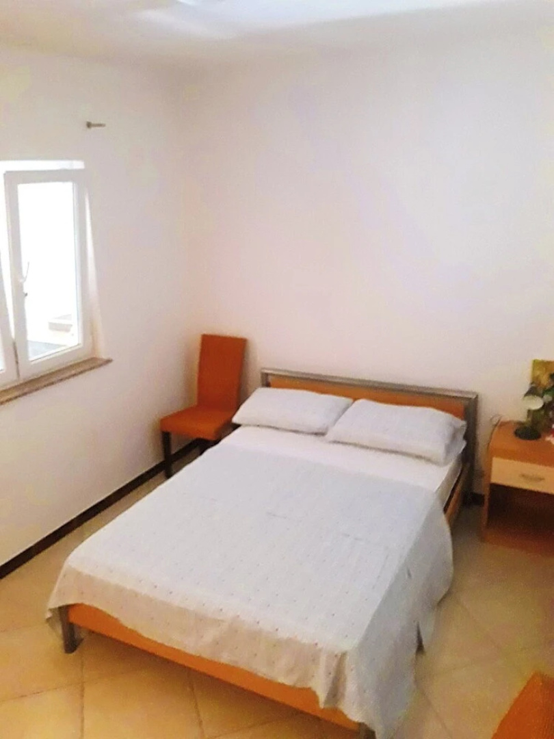 1 Bed Flat - Sleeps 2 - Parking - Wifi