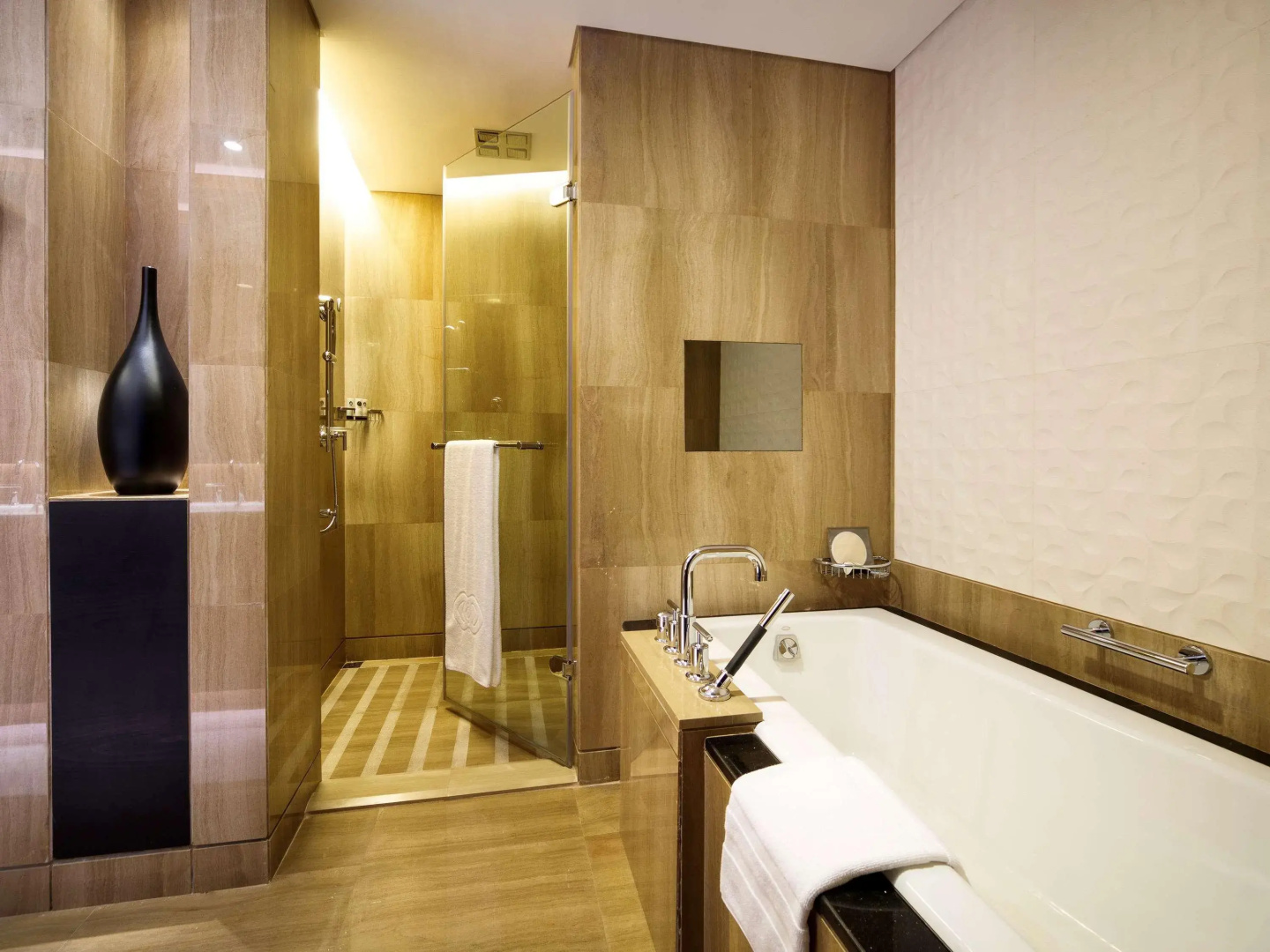 Отель Sofitel Abu Dhabi Corniche