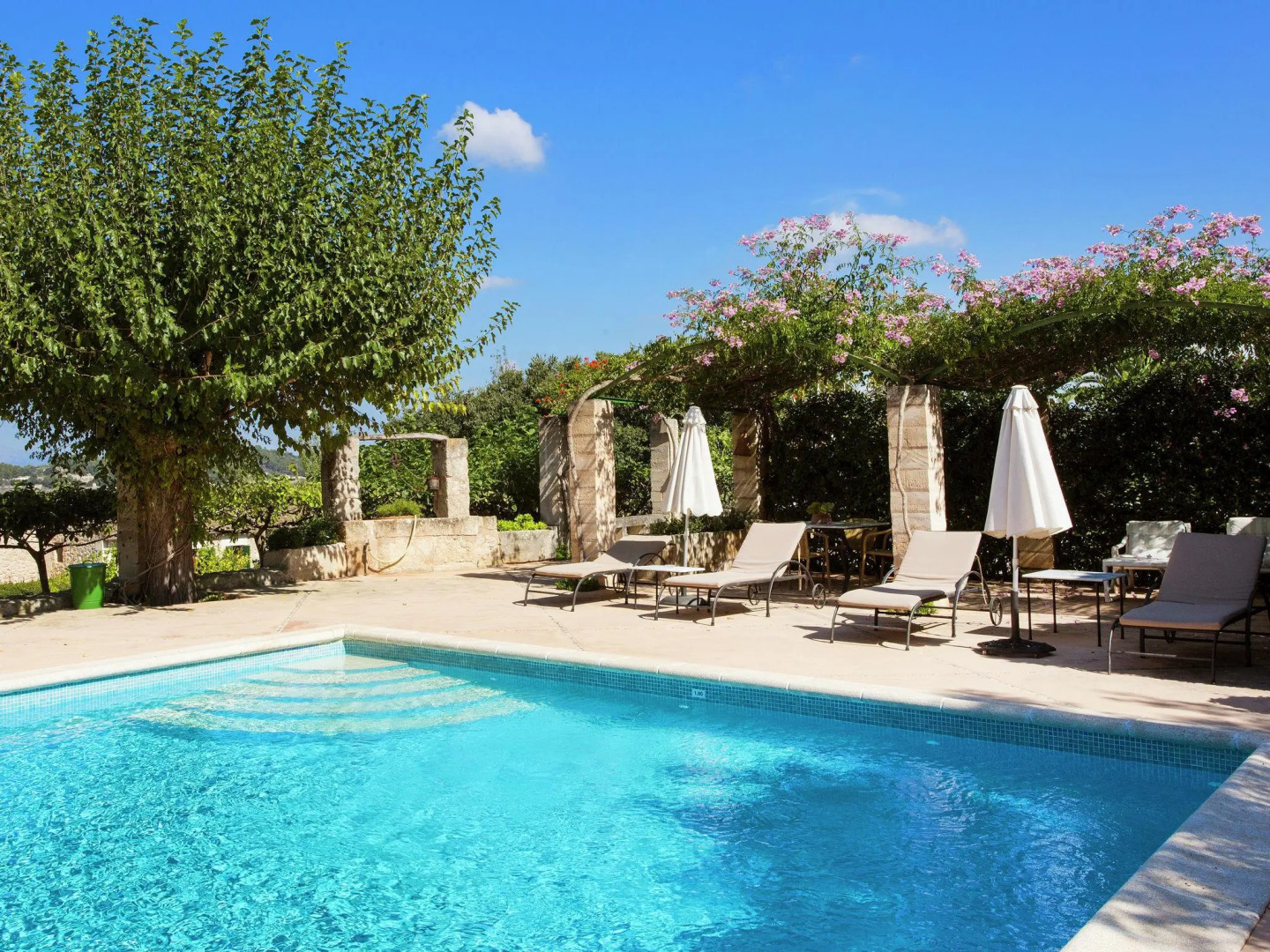 Vacation rental on agroturismo with swimming pool in the heart of Mallorca