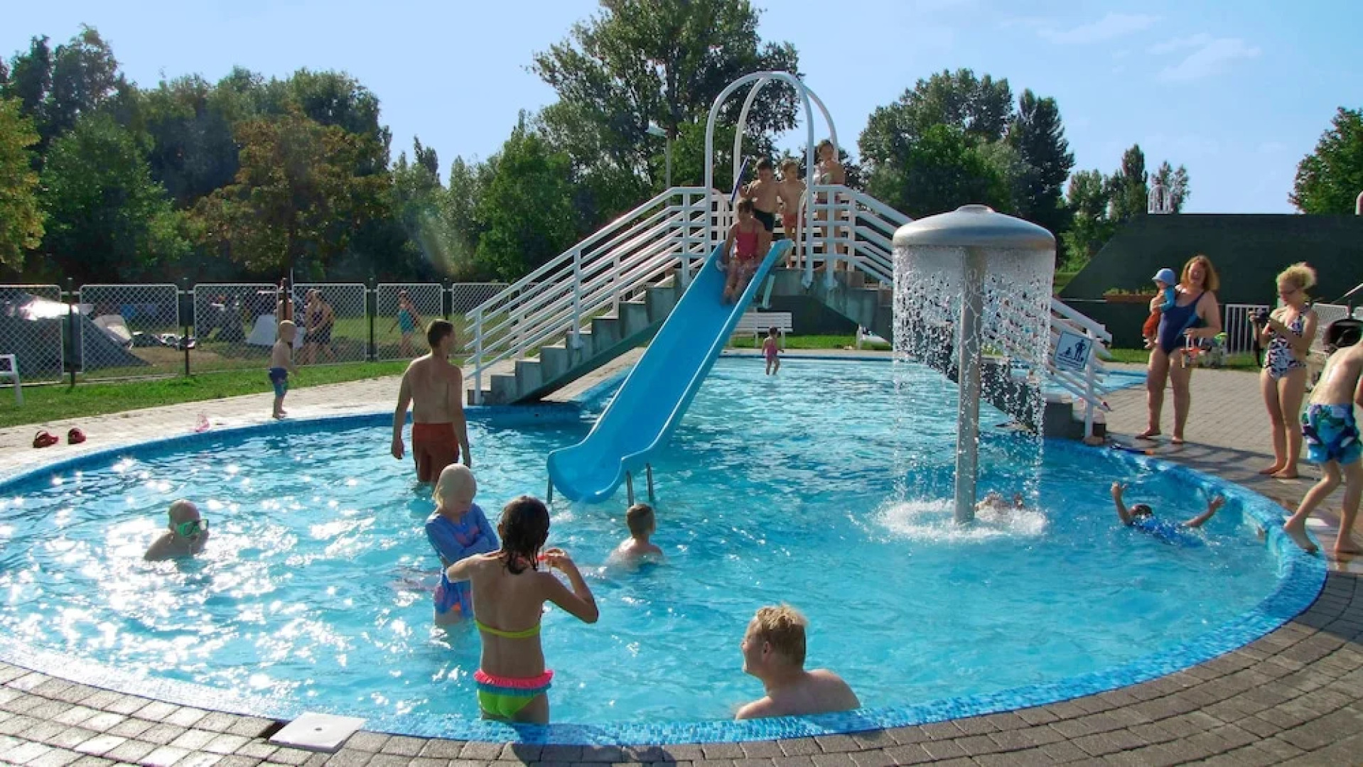 Happy Camp mobile homes in Füred Camping