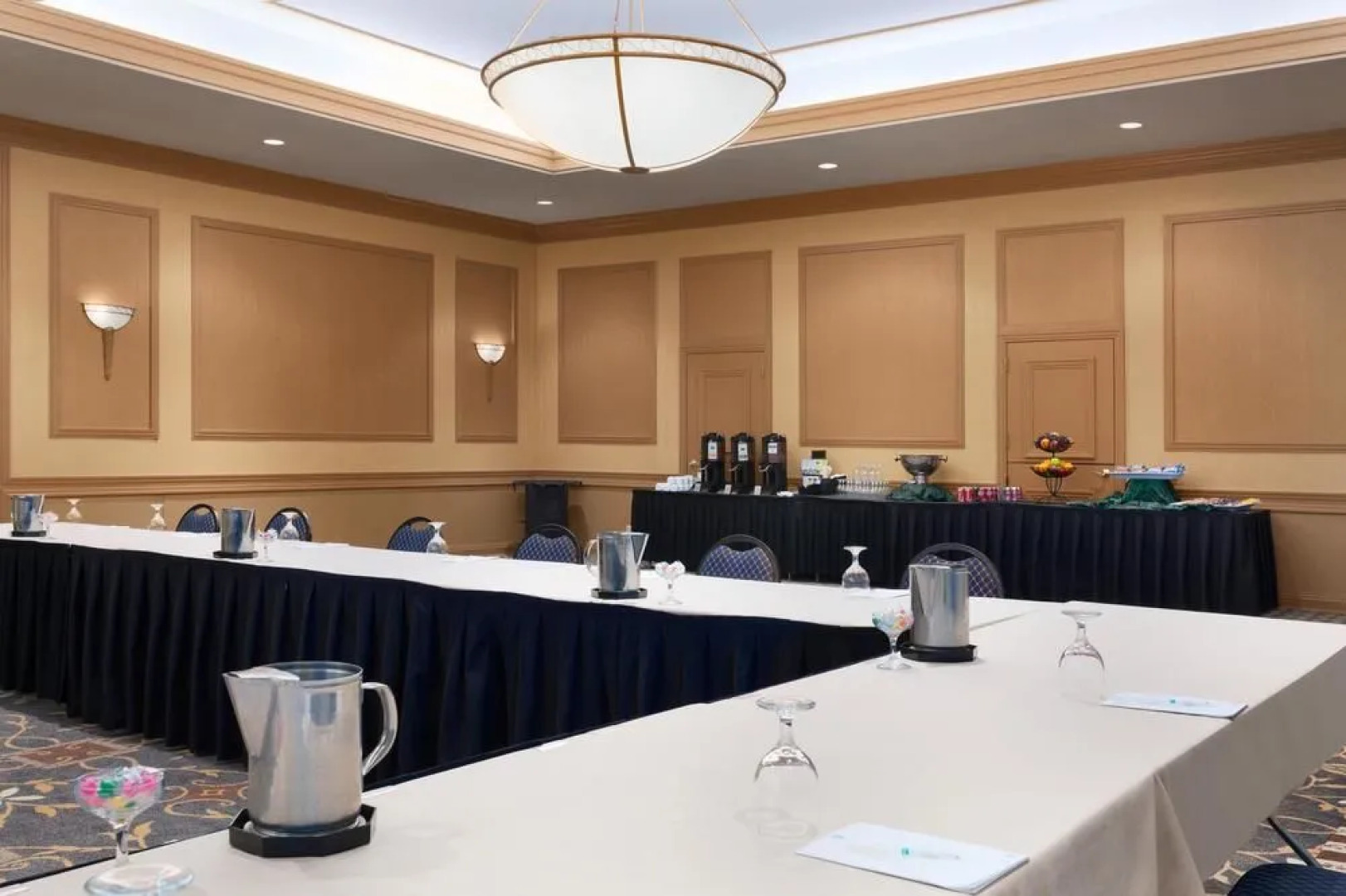 Embassy Suites by Hilton Pittsburgh International Airport